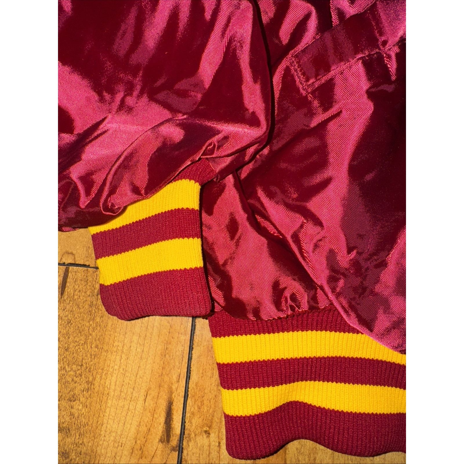 Vintage Vintage Satin Bomber Jacket Maroon/Gold L 22x24 Made In USA Size US L / EU 52-54 / 3 - 2 Thumbnail