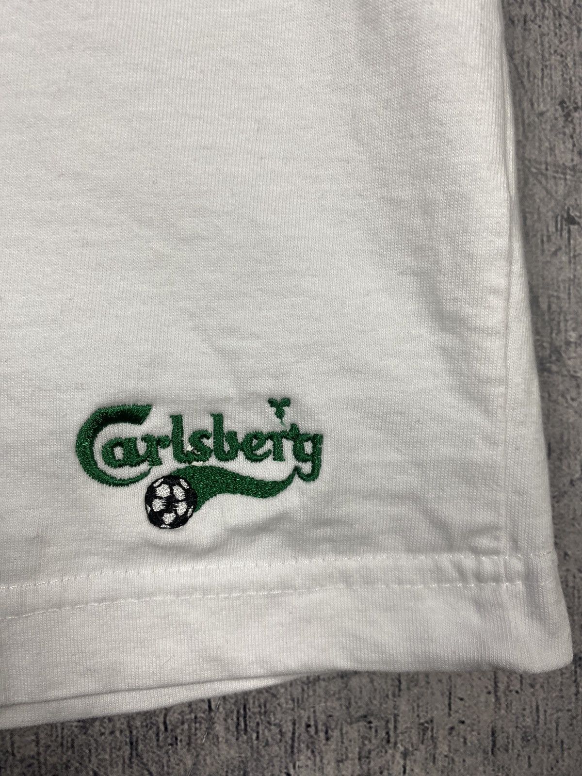 Vintage Vintage England Calsberg Center Logo Tee T Shirt Size US L / EU 52-54 / 3 - 7 Thumbnail