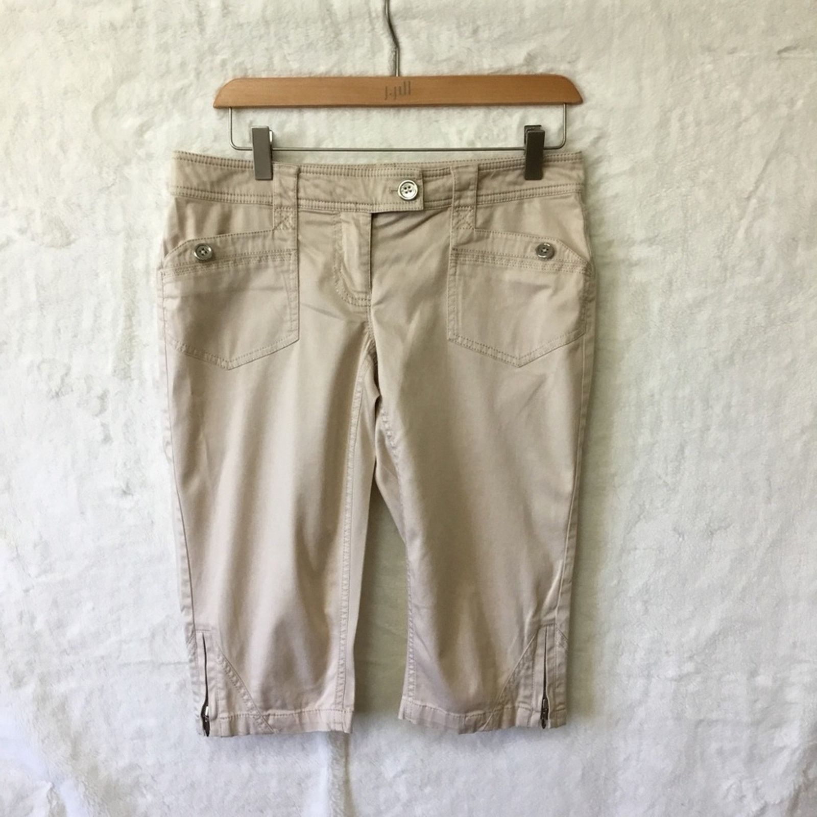 White House Black Market White House Black Market Beige Slim Petal Pushers Size 27" / US 4 / IT 40 - 1 Thumbnail
