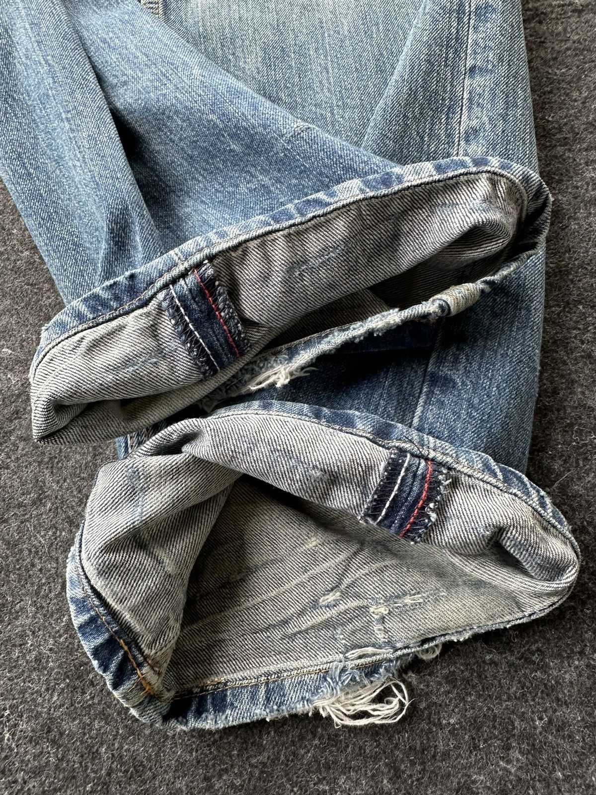 Tommy Hilfiger Tommy Hilfiger Heritage Worn Distressed Denim D453 Size US 30 / EU 46 - 12 Thumbnail