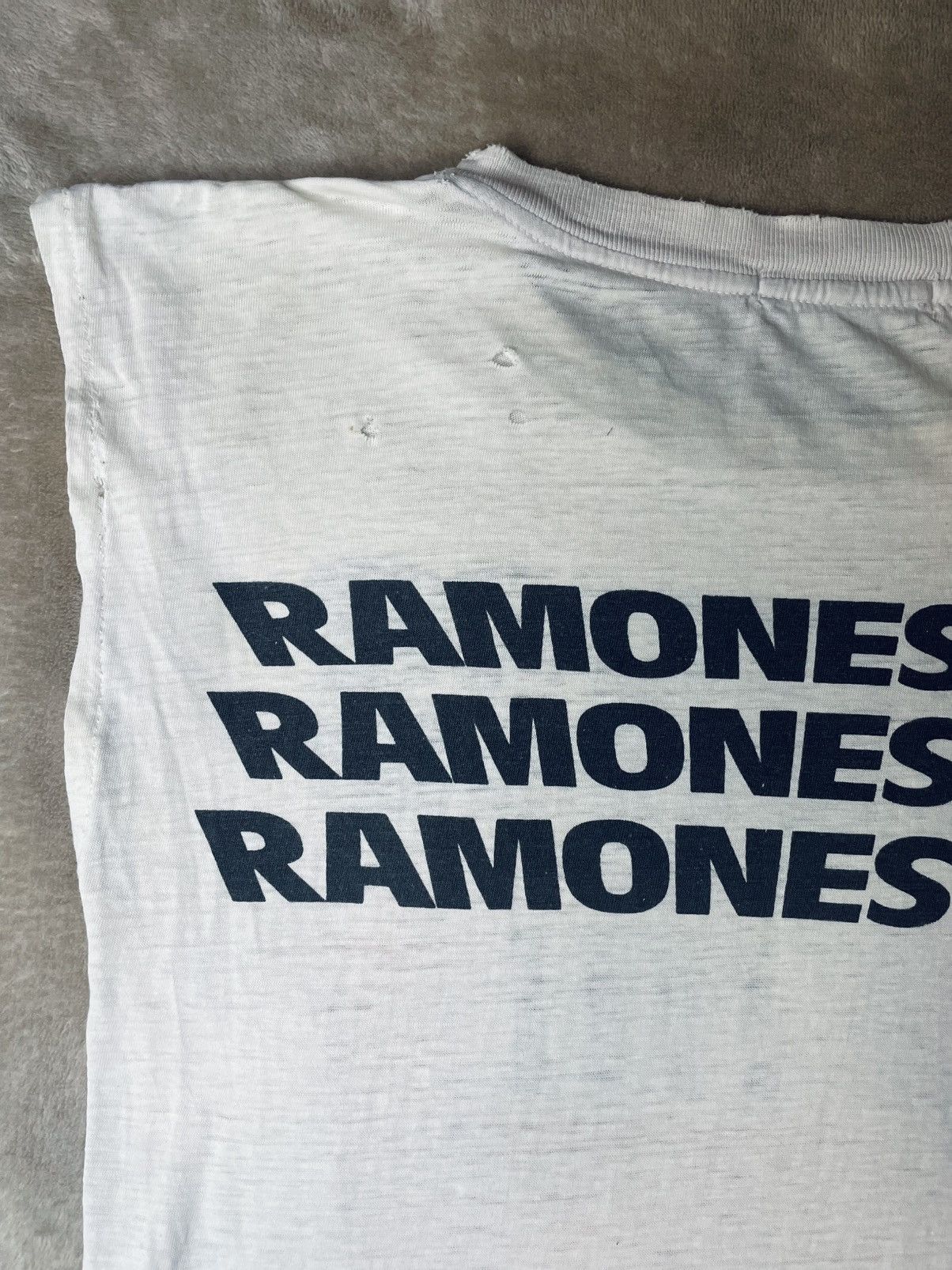 Other Ramones Vintage T-Shirt „Ramones Mania / I Wanna Be Well“ Size US S / EU 44-46 / 1 - 12 Thumbnail
