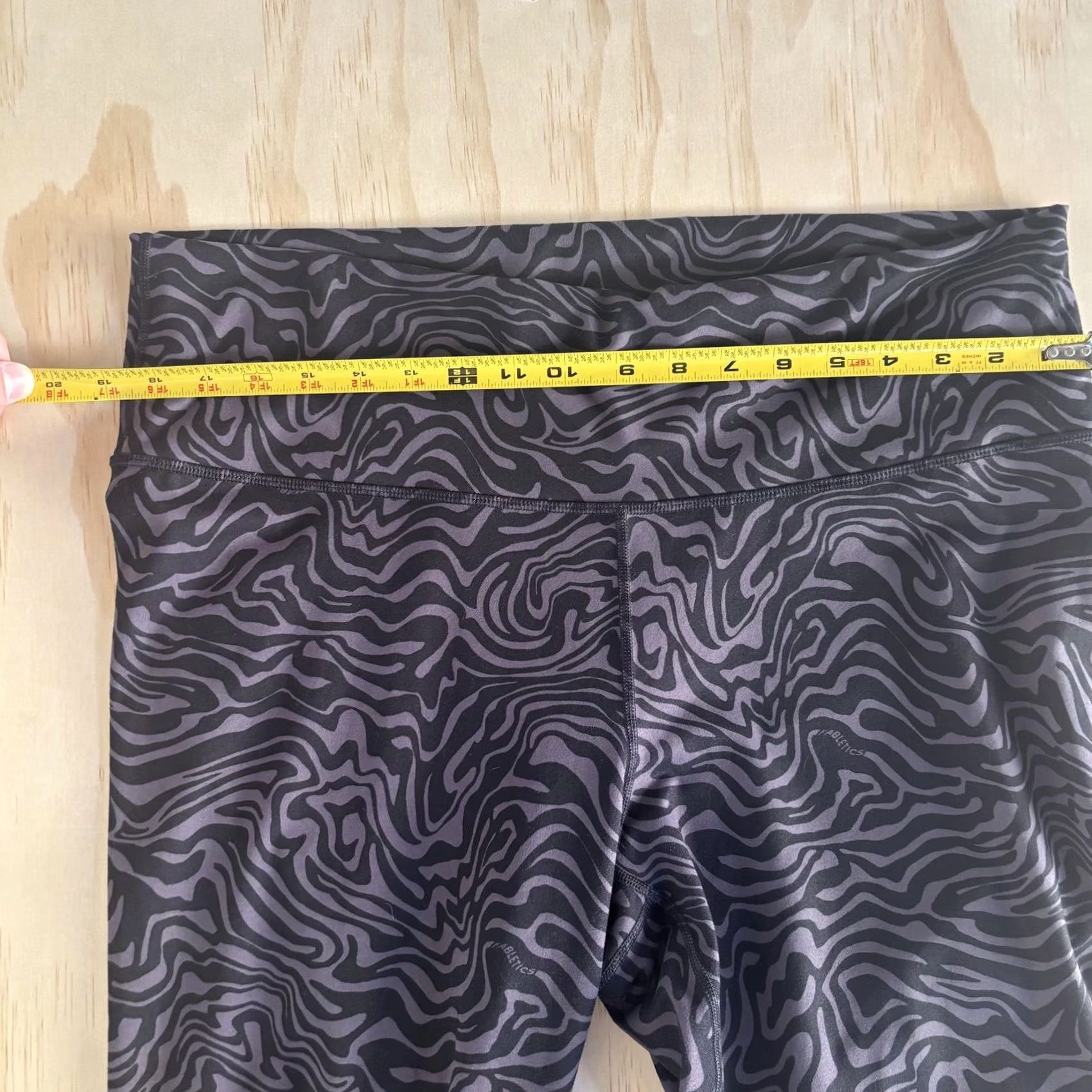 Fabletics Fabletics PowerHold Leggings Womens XL Black Animal Print Ankle Pants Yoga Size 40" / US 18 - 2 Thumbnail