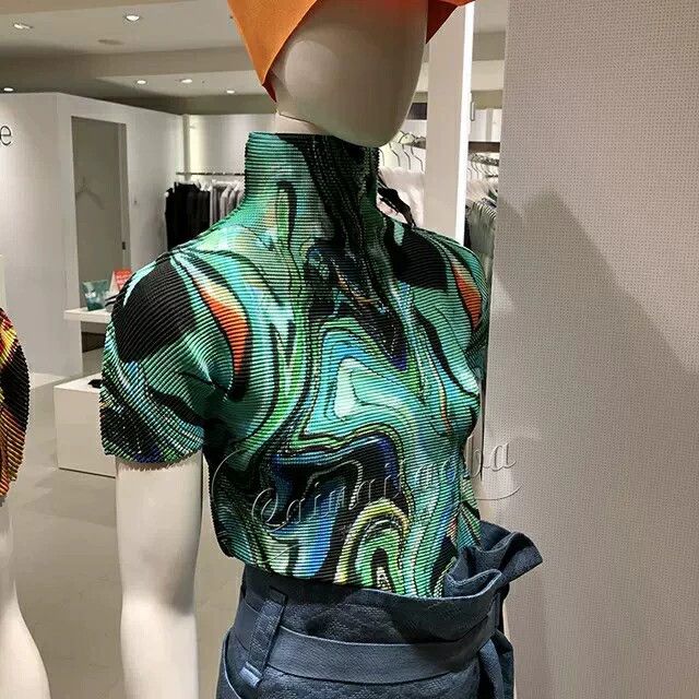 Issey Miyake Issey Miyake size:one size Green chimney-neck short-sleeve Size XS / US 0-2 / IT 36-38 - 5 Thumbnail