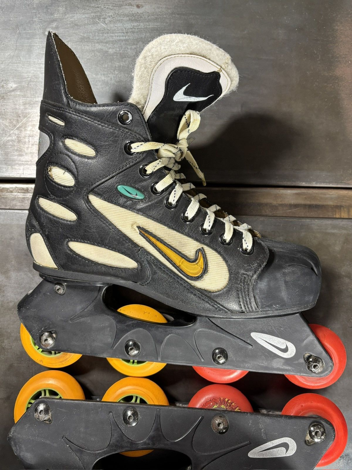 Nike 1990s Nike Zoom Air Agitate Vintage Rollerblade InLine Skate Size US 7 / EU 40 - 9 Thumbnail