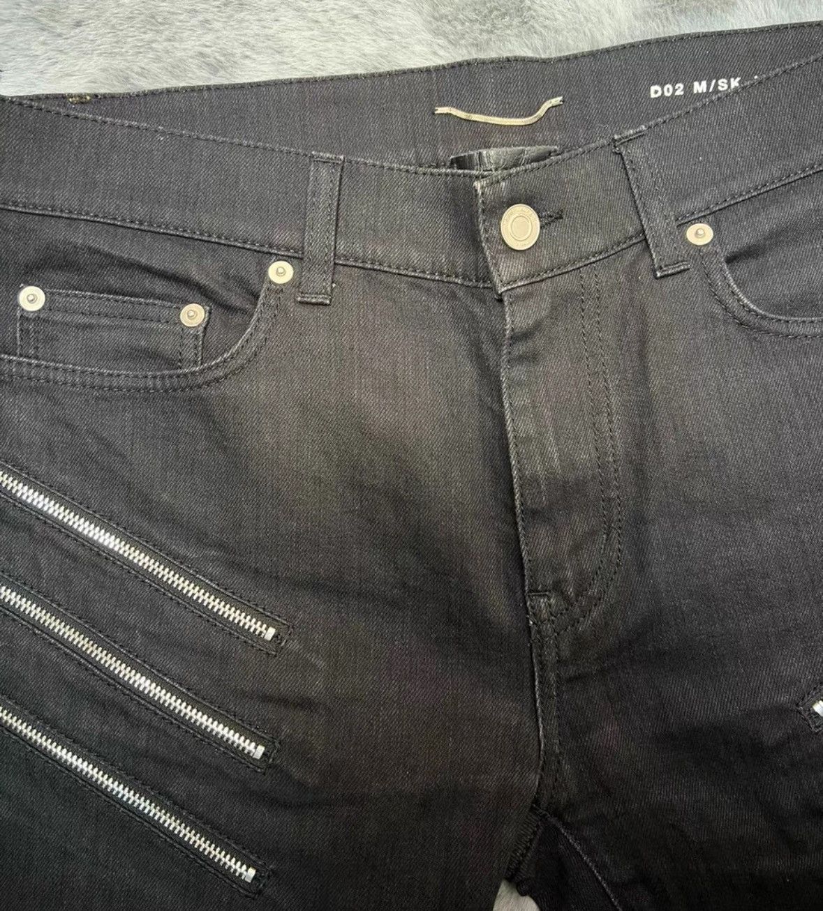 Yves Saint Laurent saint Laurent Black jeans with diagonal zippers jeans 2501- Size US 31 - 4 Thumbnail