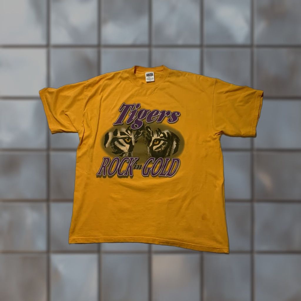 Tultex VINTAGE 90s Tultex LSU Tigers Louisiana State Rock In Gold S/S Crew T-Shirt 2XL Mens Size US XXL / EU 58 / 5 - 1 Thumbnail