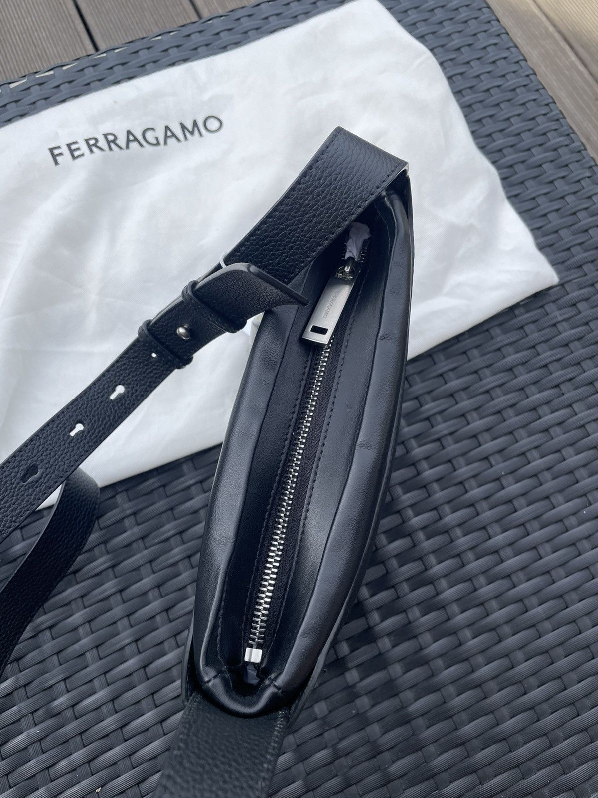 Salvatore Ferragamo NWT Ferragamo cut-out detailing leather mini bag Size ONE SIZE - 5 Thumbnail
