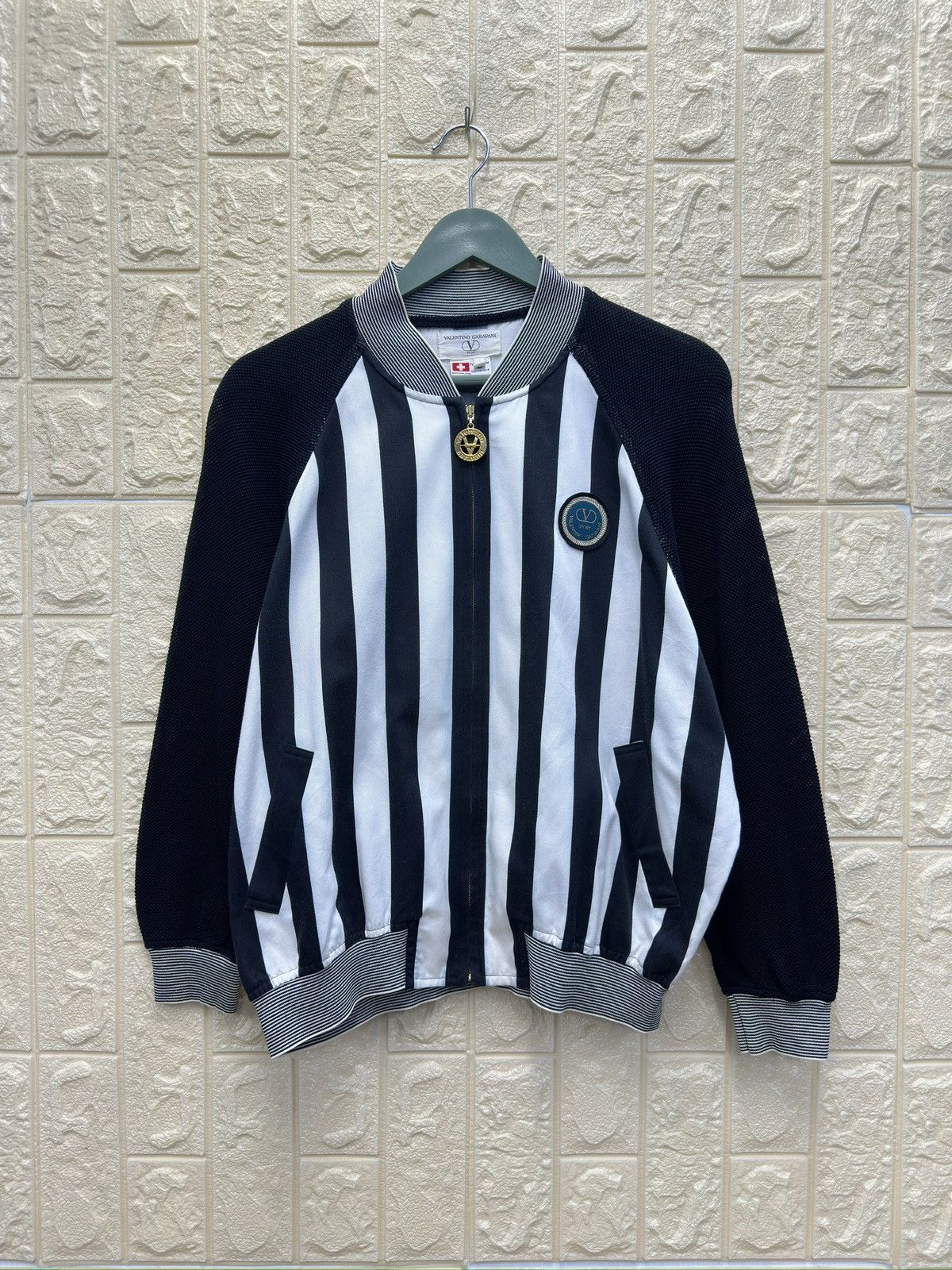 Valentino × Vintage Vintage Valentino Garavani Soprt Big Logo Jacket MJ100 Size US M / EU 48-50 / 2 - 1 Thumbnail