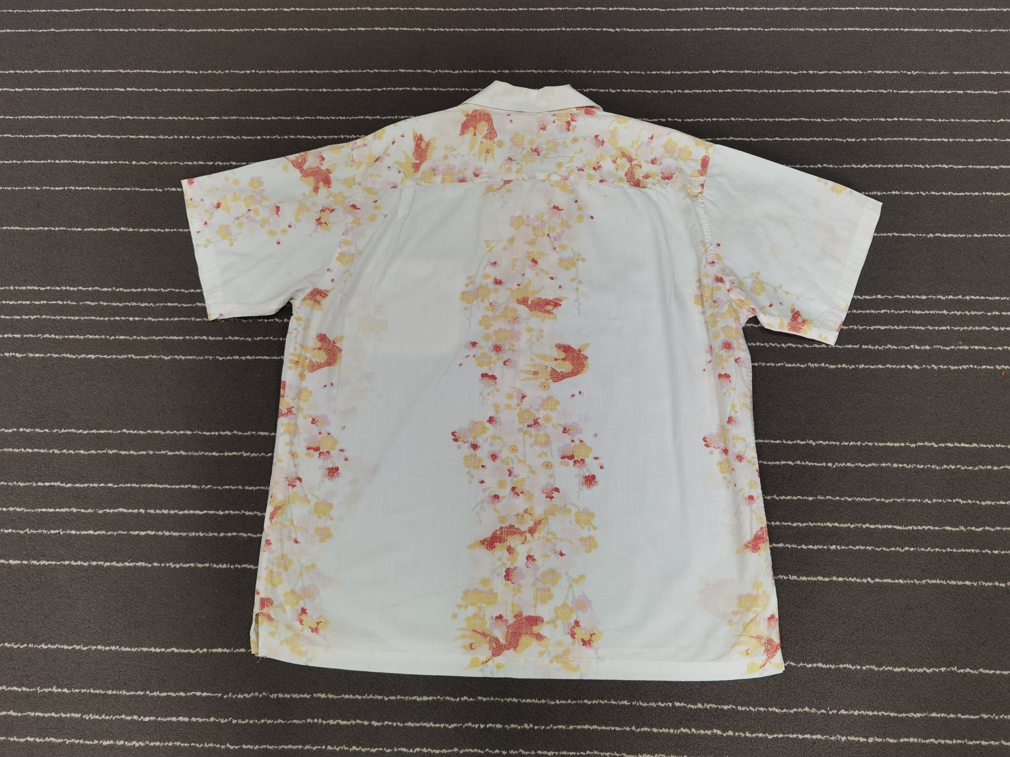 Japanese Brand Vintage Koi fish hawaiaan Japanese L 1993 Size US M / EU 48-50 / 2 - 2 Thumbnail