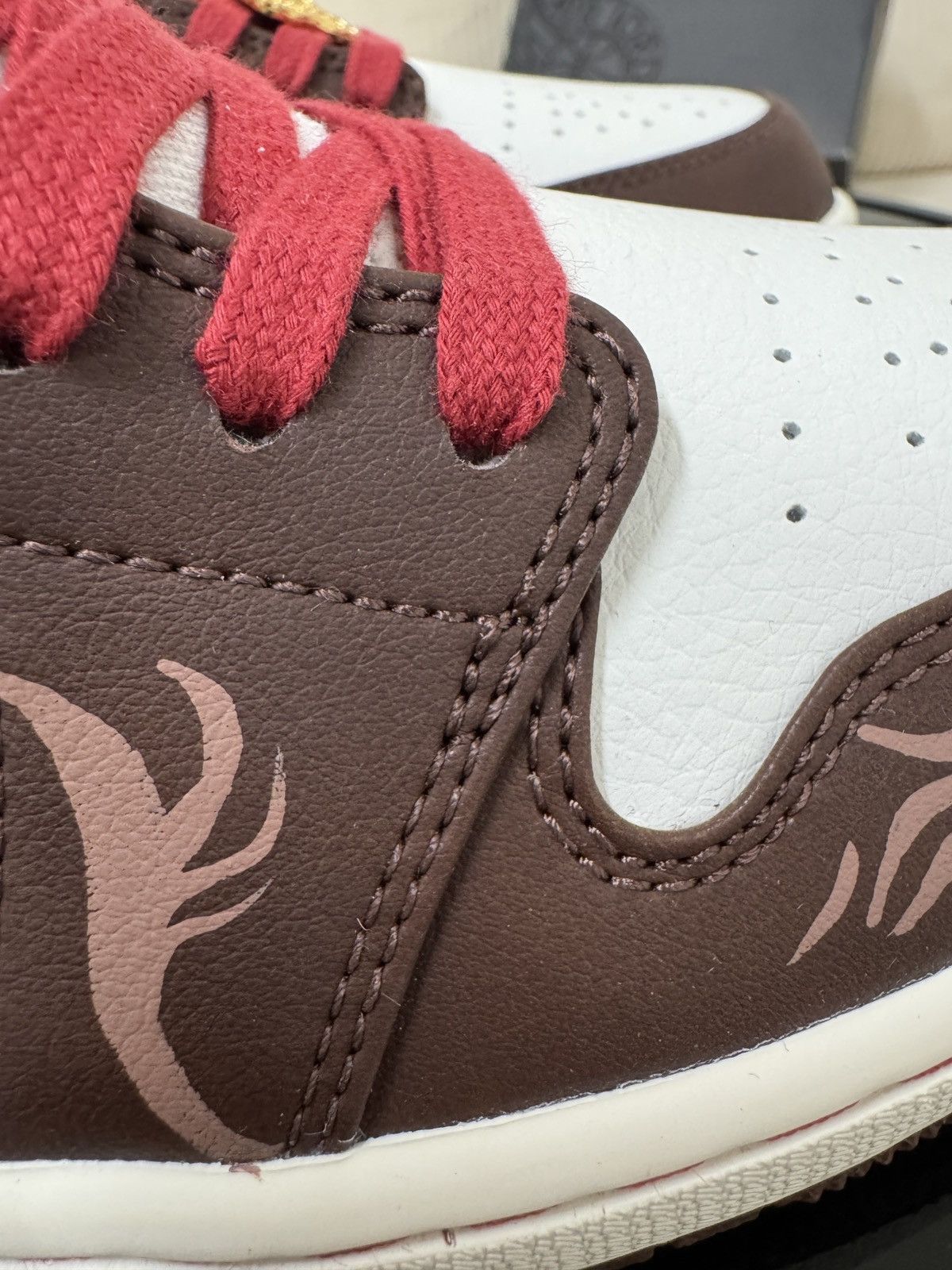 Nike Air Jordan 1 Low SE Size US 8 / EU 41 - 9 Thumbnail