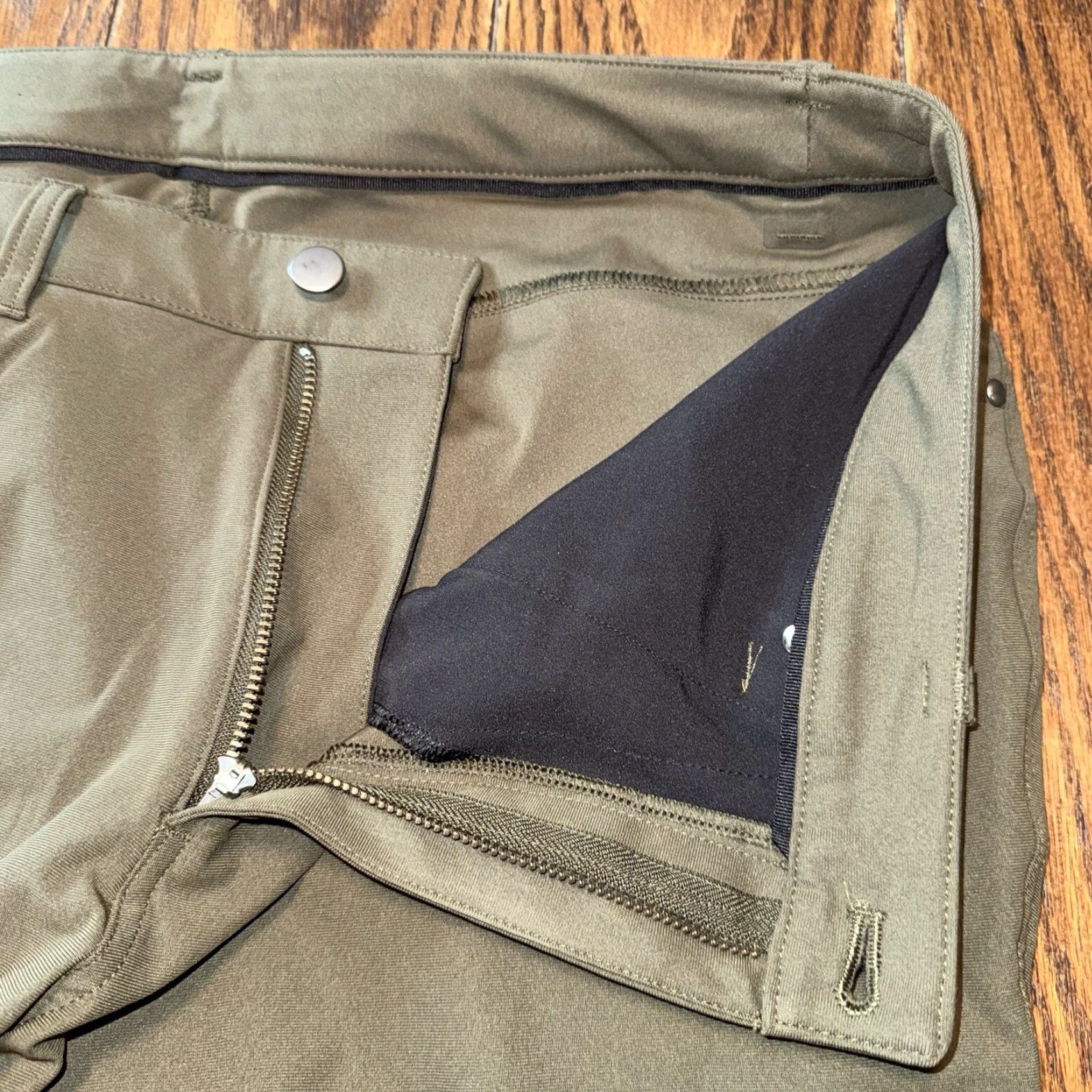 Lululemon Lululemon Men’s Green Pants Regular Size 36x31 Zip Pocket Stretch Pockets Activewear Trousers City Classic Size US 35 - 6 Thumbnail