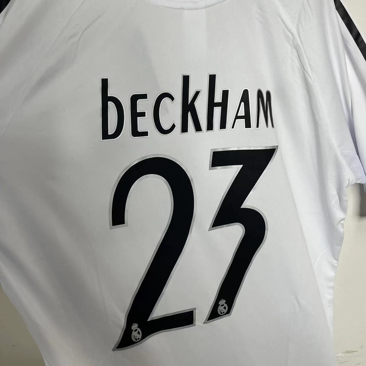 Vintage 2004-05 Beckham Real Madrid Home Soccer Jersey Size US L / EU 52-54 / 3 - 4 Thumbnail