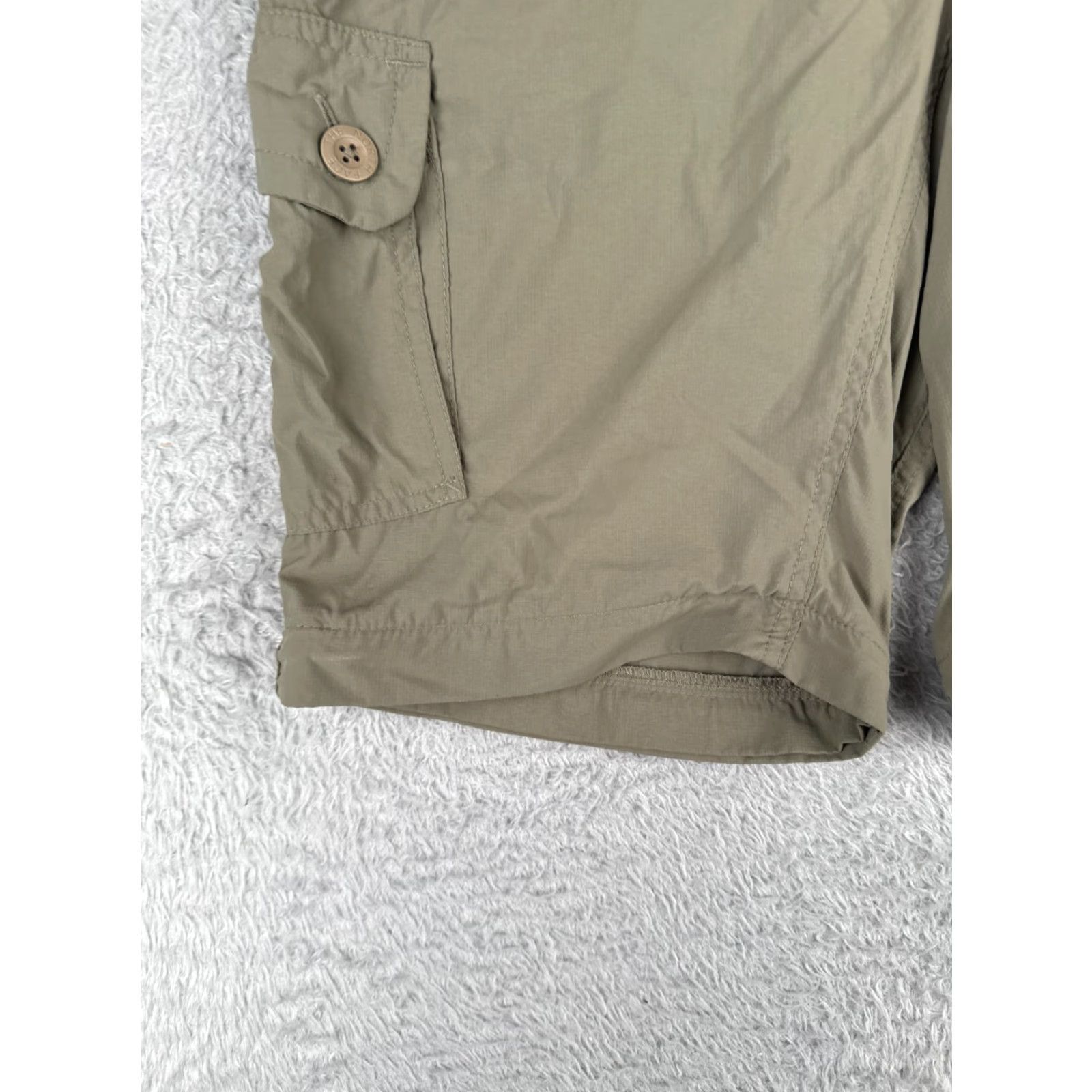 The North Face The North Face Womens Shorts Cargo Beige 32x10 100% Nylon Inseam 10 in Size 8 Pocket Logo Size 30" / US 8 / IT 44 - 3 Thumbnail