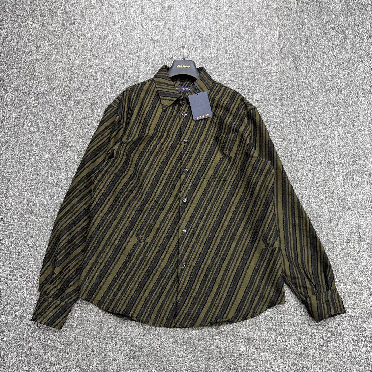 Louis Vuitton louis vuitton black green striped shirt. Size US XL / EU 56 / 4 - 1 Thumbnail