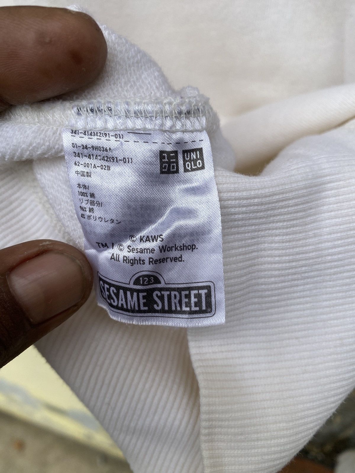Kaws × Uniqlo Vintage uniqlo x kaw sesame street crewneck sweatshirt Size US XL / EU 56 / 4 - 7 Thumbnail
