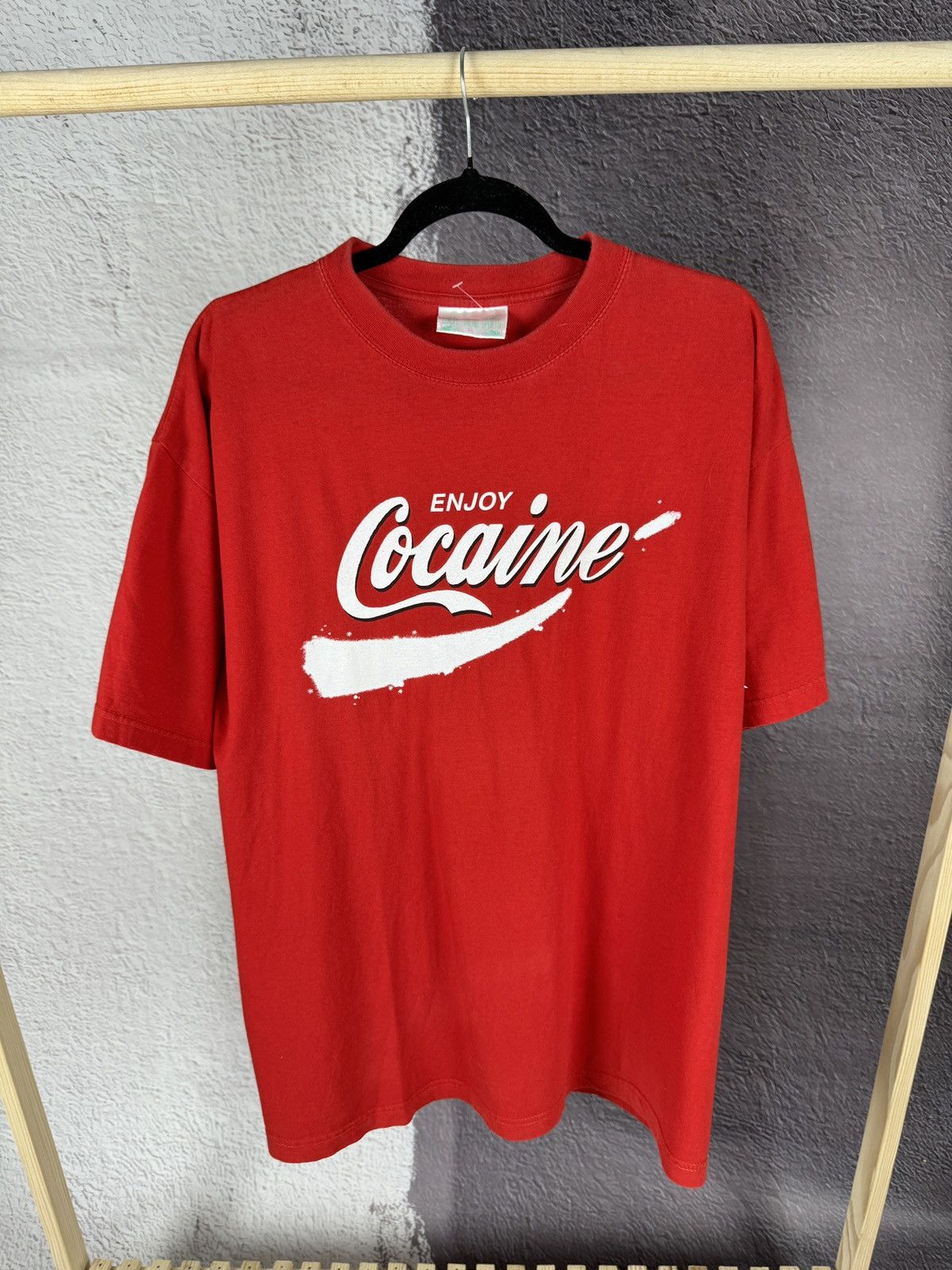 Vintage Vintage Enjoy Cocaine Red big logo tee shirt size XL Size US XL / EU 56 / 4 - 1 Thumbnail