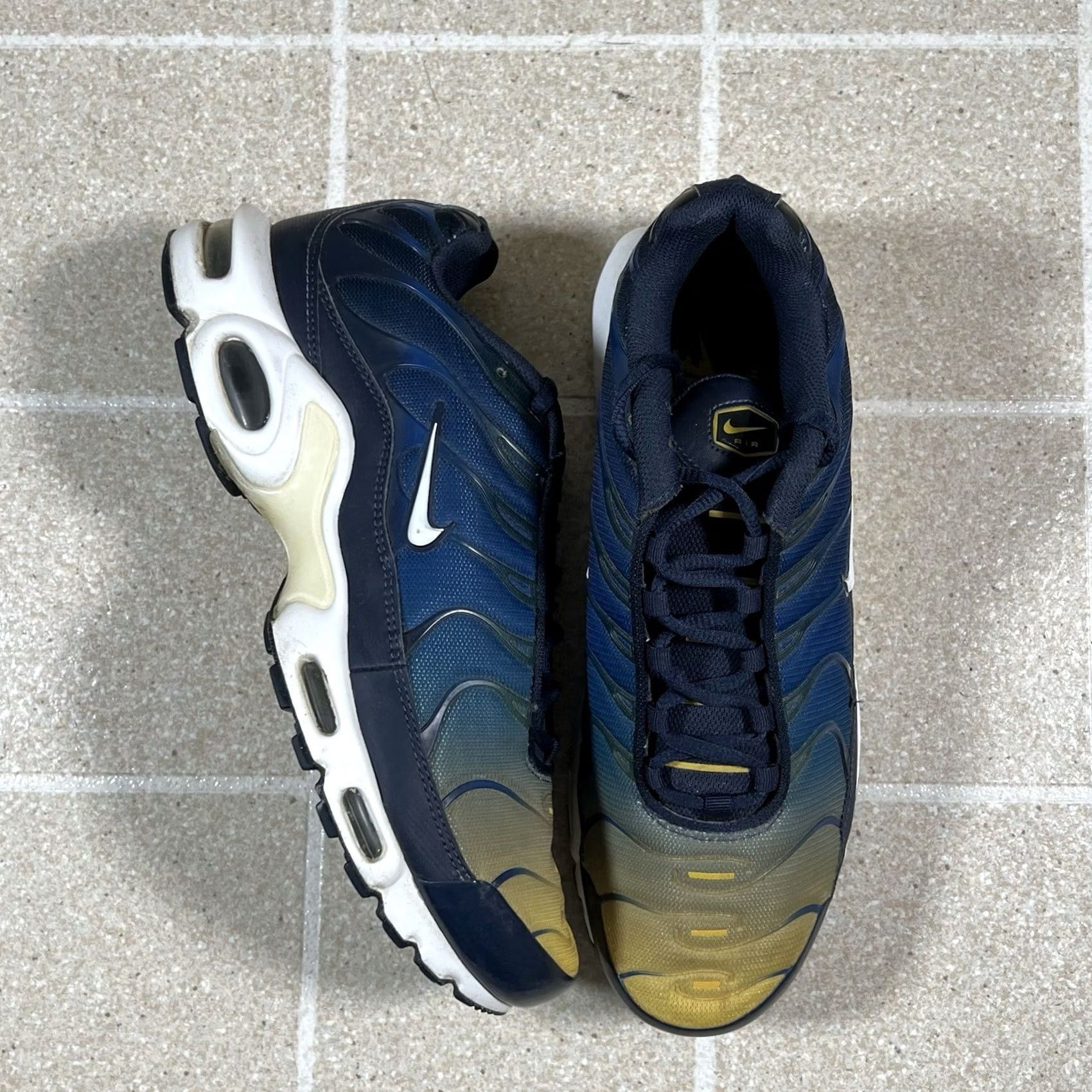 Nike Nike Air Max Plus Gradient Pack 852630-407 sz 11 Navy Yellow Men Sneaker Athletic 2018 Size US 11 / EU 44 - 2 Thumbnail