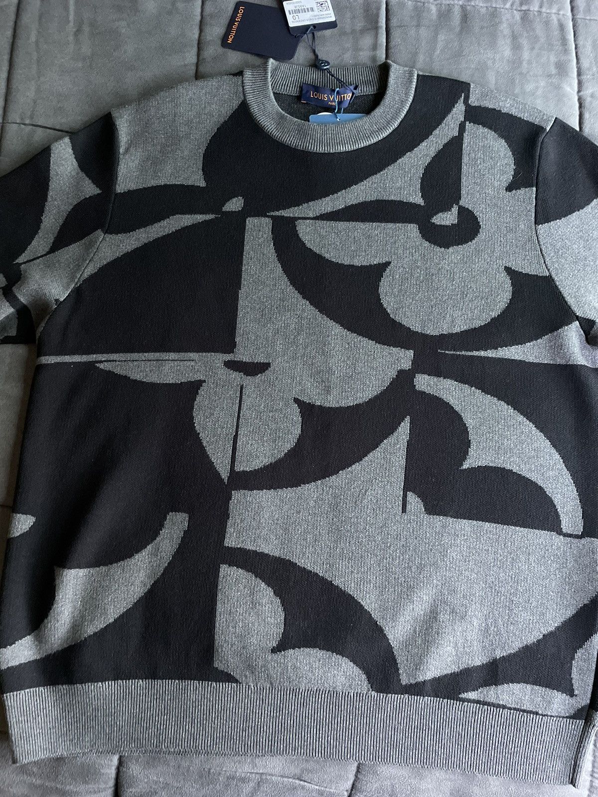 Louis Vuitton Louis Vuitton Monogram Flower Crewneck Size US L / EU 52-54 / 3 - 2 Thumbnail