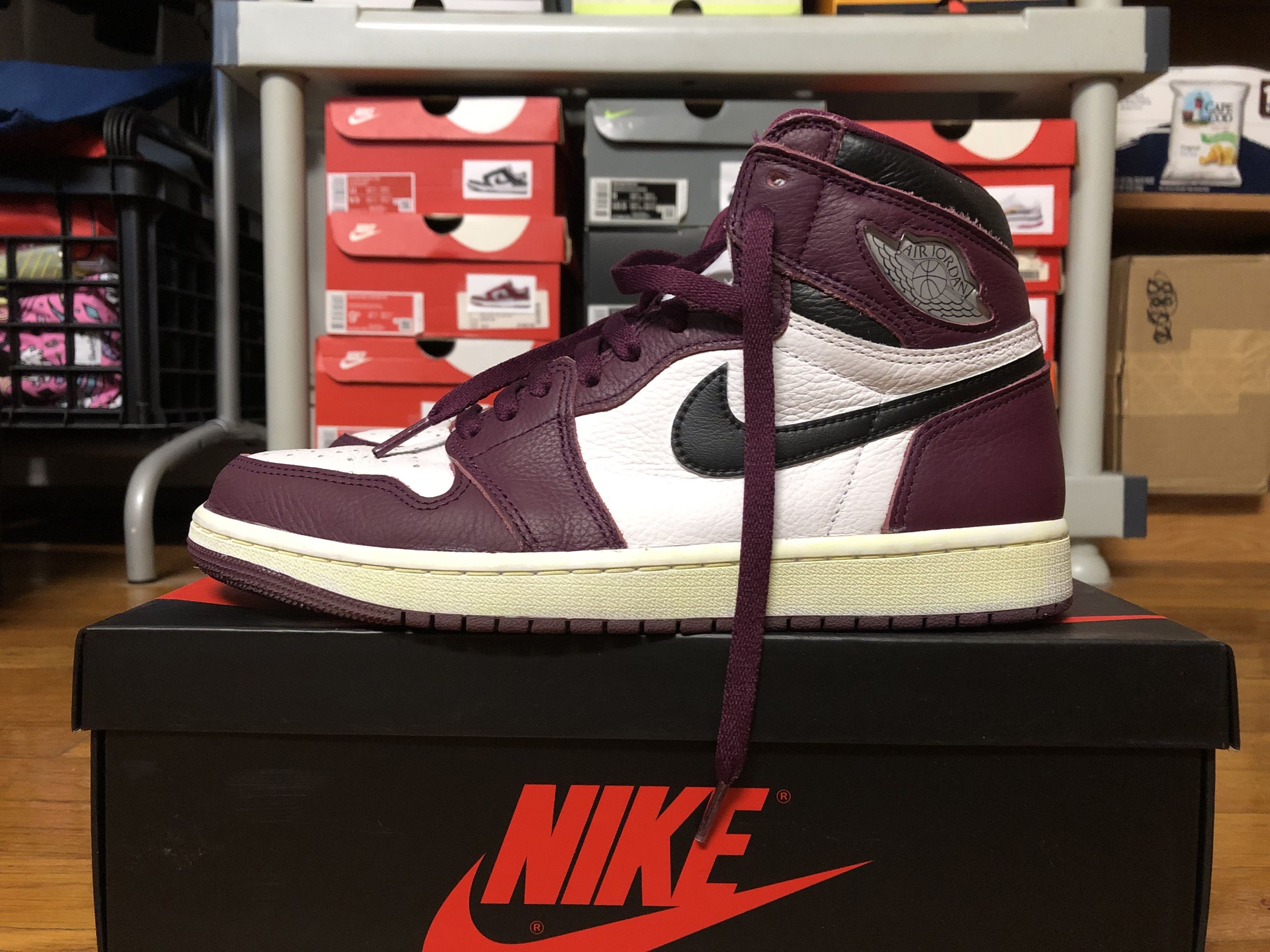 Nike *USED* Nike Air jordan 1 high OG Bordeaux sz 9 555088 611 Size US 9 / EU 42 - 6 Thumbnail