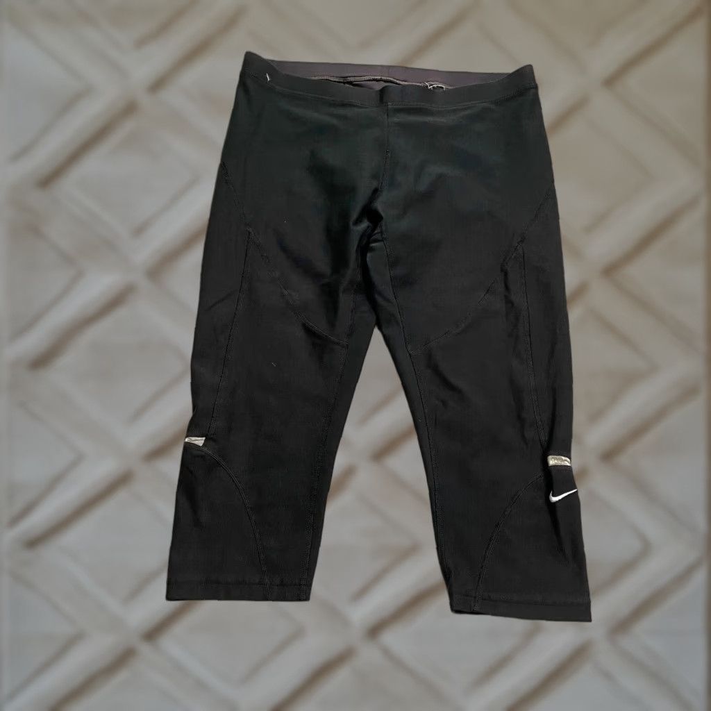 Nike Nike Dri-Fit Cropped Leggings Womens M Black Yoga Active 31x18 Athletic Compression Size 32" / US 10 / IT 46 - 1 Thumbnail