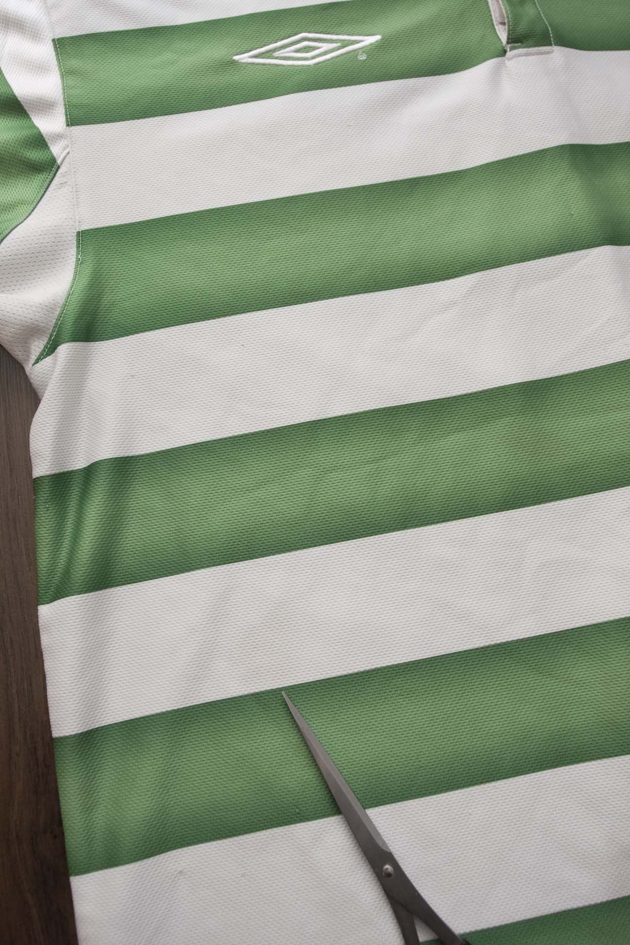 Umbro Shamrocks Soccer Jersey Size L Umbro Size US L / EU 52-54 / 3 - 3 Thumbnail