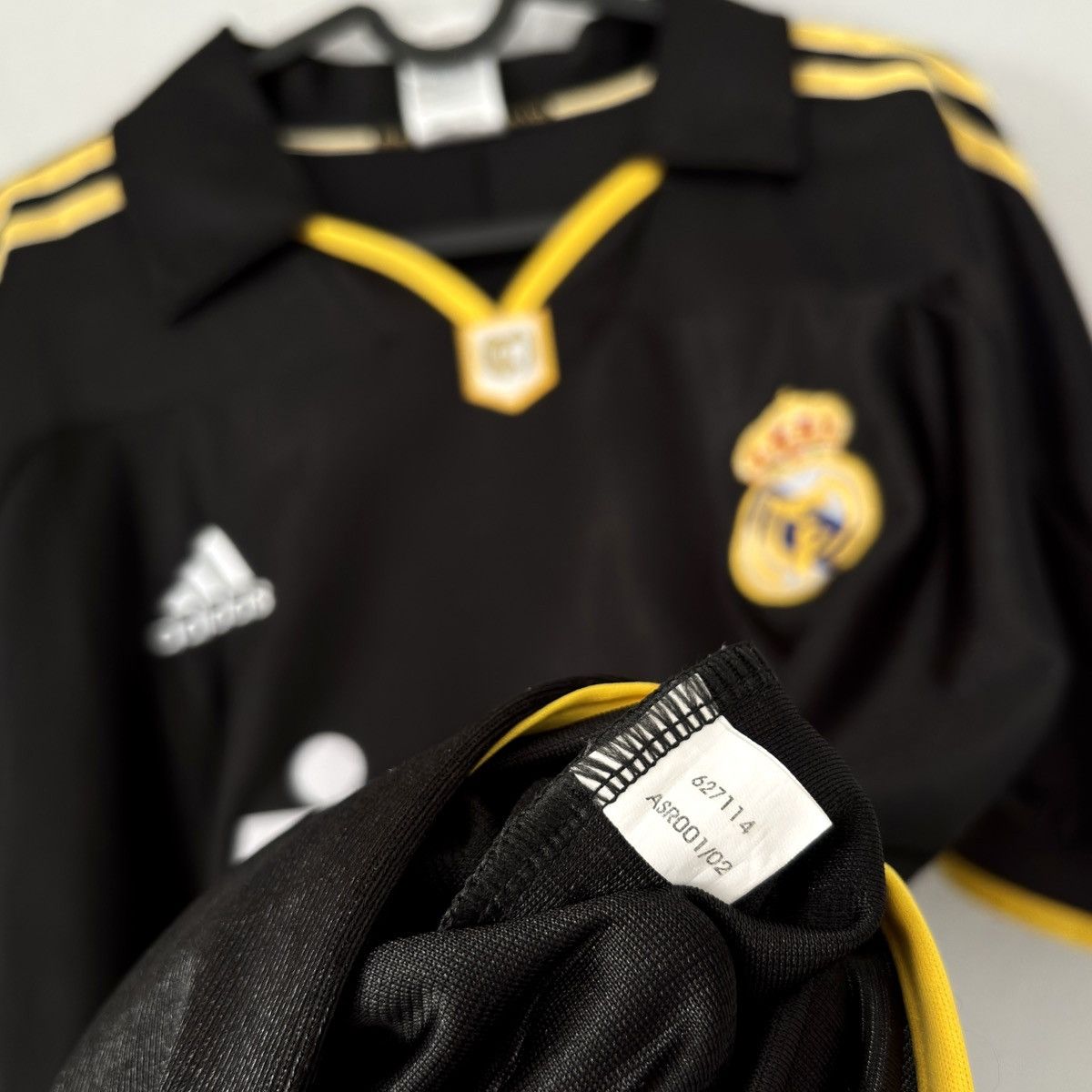 Adidas × Vintage 1999 2000 Real Madrid Adidas Retro Vintage Soccer Jersey Kit Size US M / EU 48-50 / 2 - 8 Thumbnail