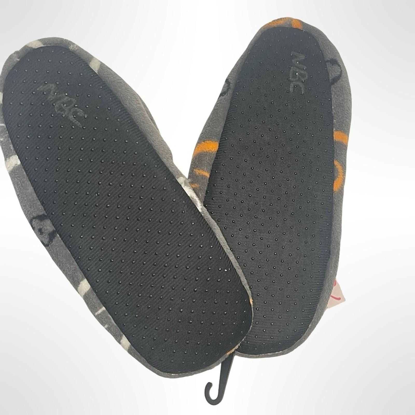 DVS Cozy Gray Medium size Slippers Size 6 to 8 Size US 7 / IT 37 - 2 Thumbnail
