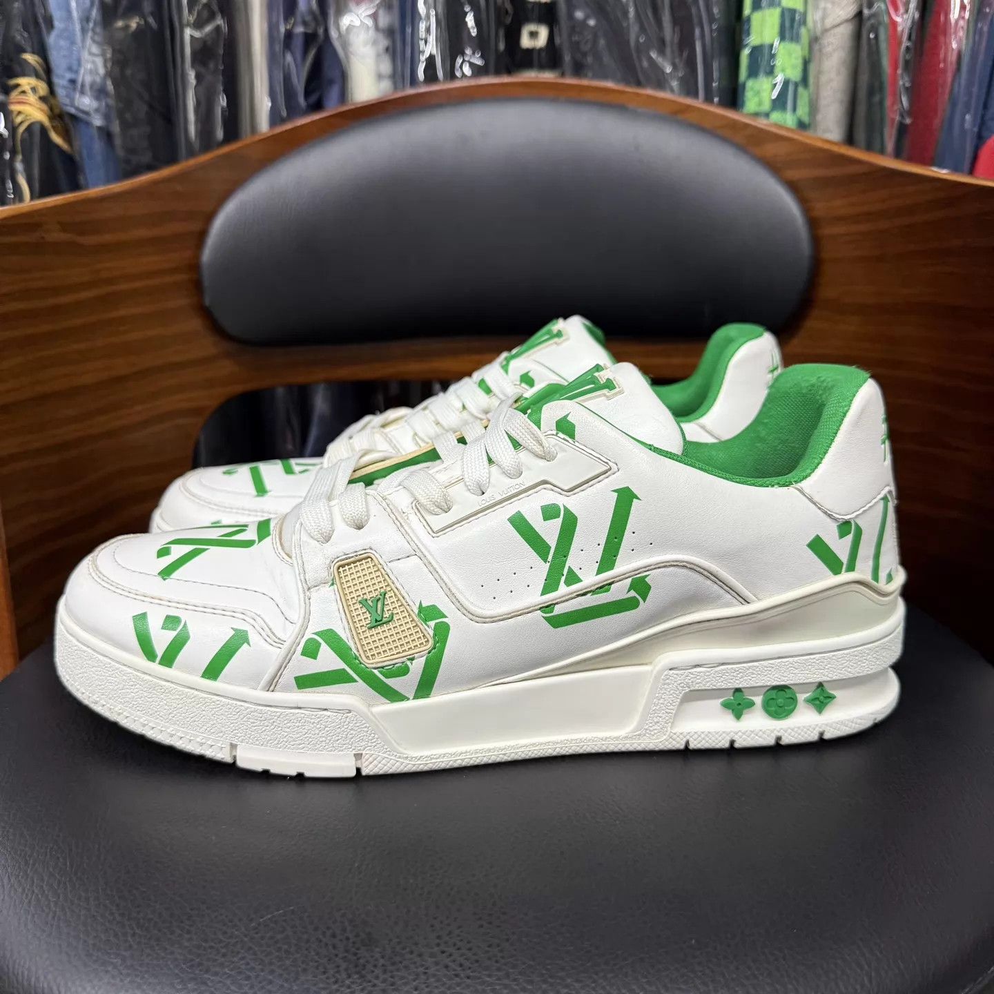 Louis Vuitton LV Trainer White Green Full Print 7/41 Lightly Used Size US 8 / EU 41 - 6 Thumbnail