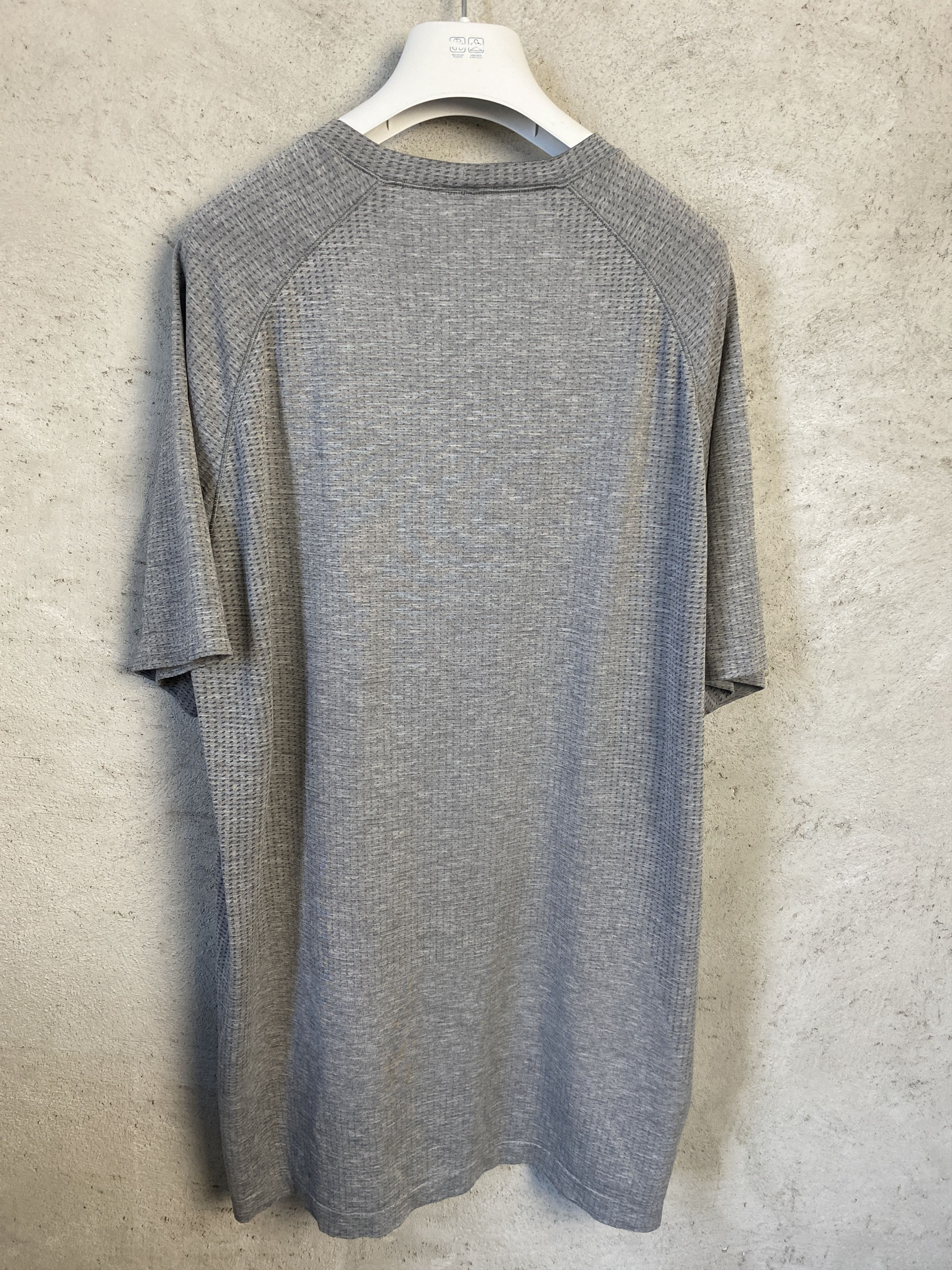 Lululemon Lululemon t-shirt tee sport yoga gym Size US XL / EU 56 / 4 - 3 Thumbnail