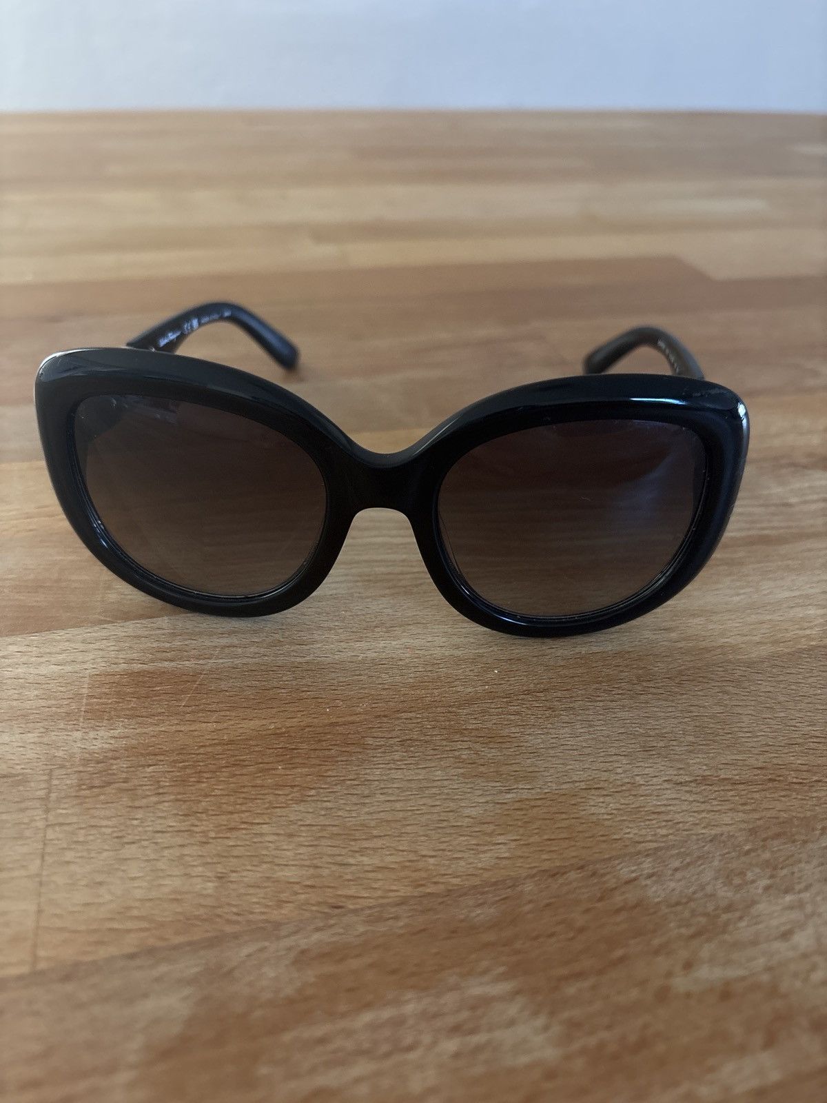 Salvatore Ferragamo black and gold ferragamo sunglasses Size ONE SIZE - 4 Thumbnail