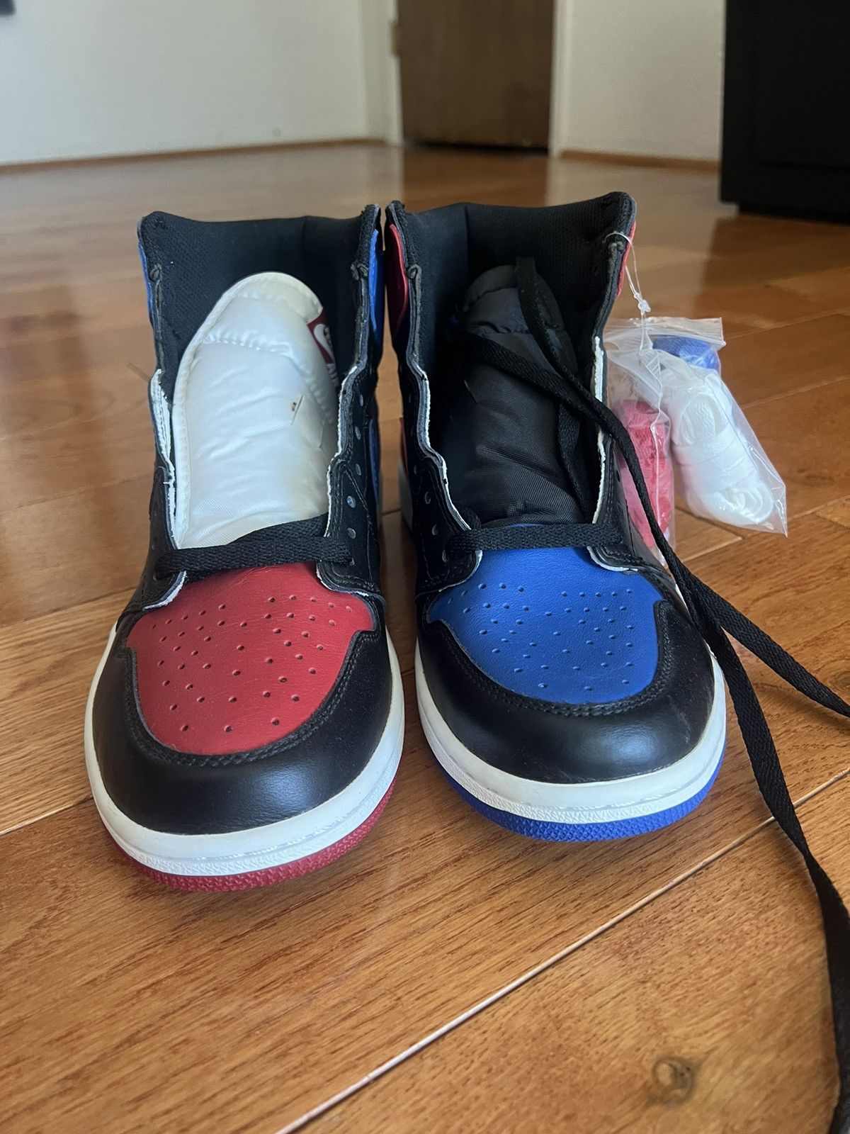 Jordan Brand 2016 Air Jordan 1 Retro High OG 'Top 3' Size US 9.5 / EU 42-43 - 11 Thumbnail