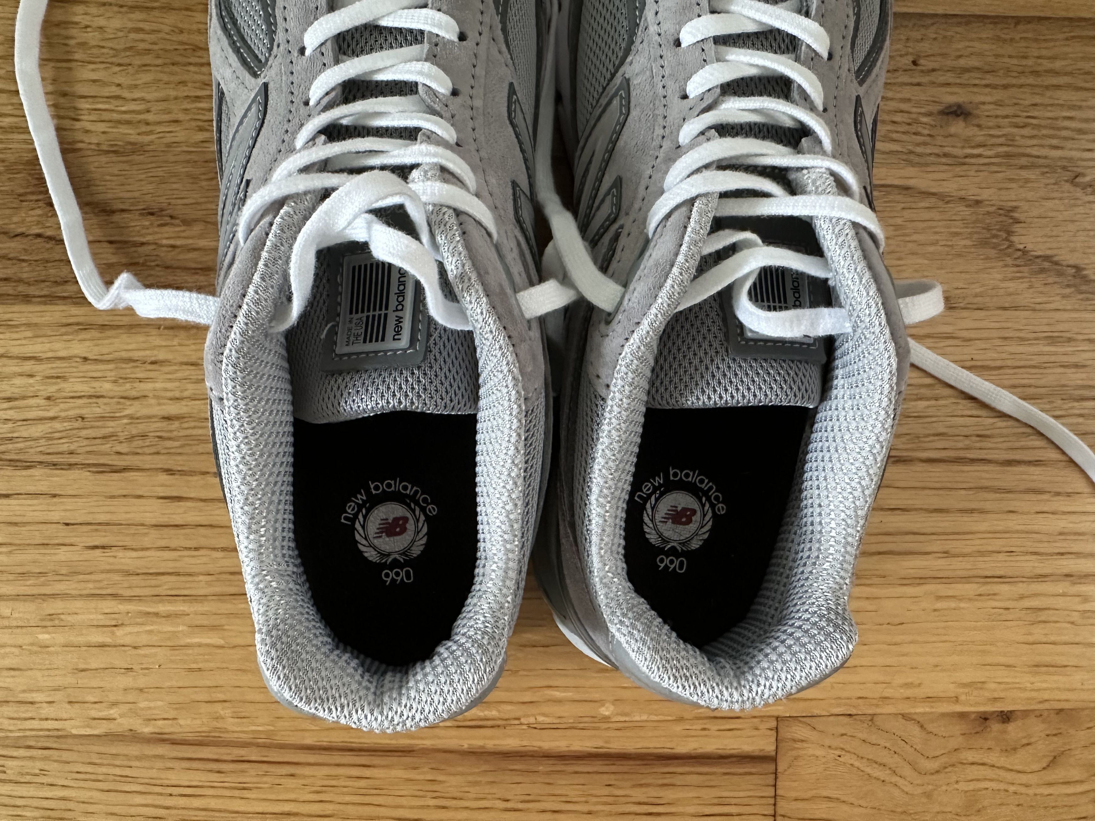 New Balance 990 V4 Size US 8 / EU 41 - 3 Thumbnail