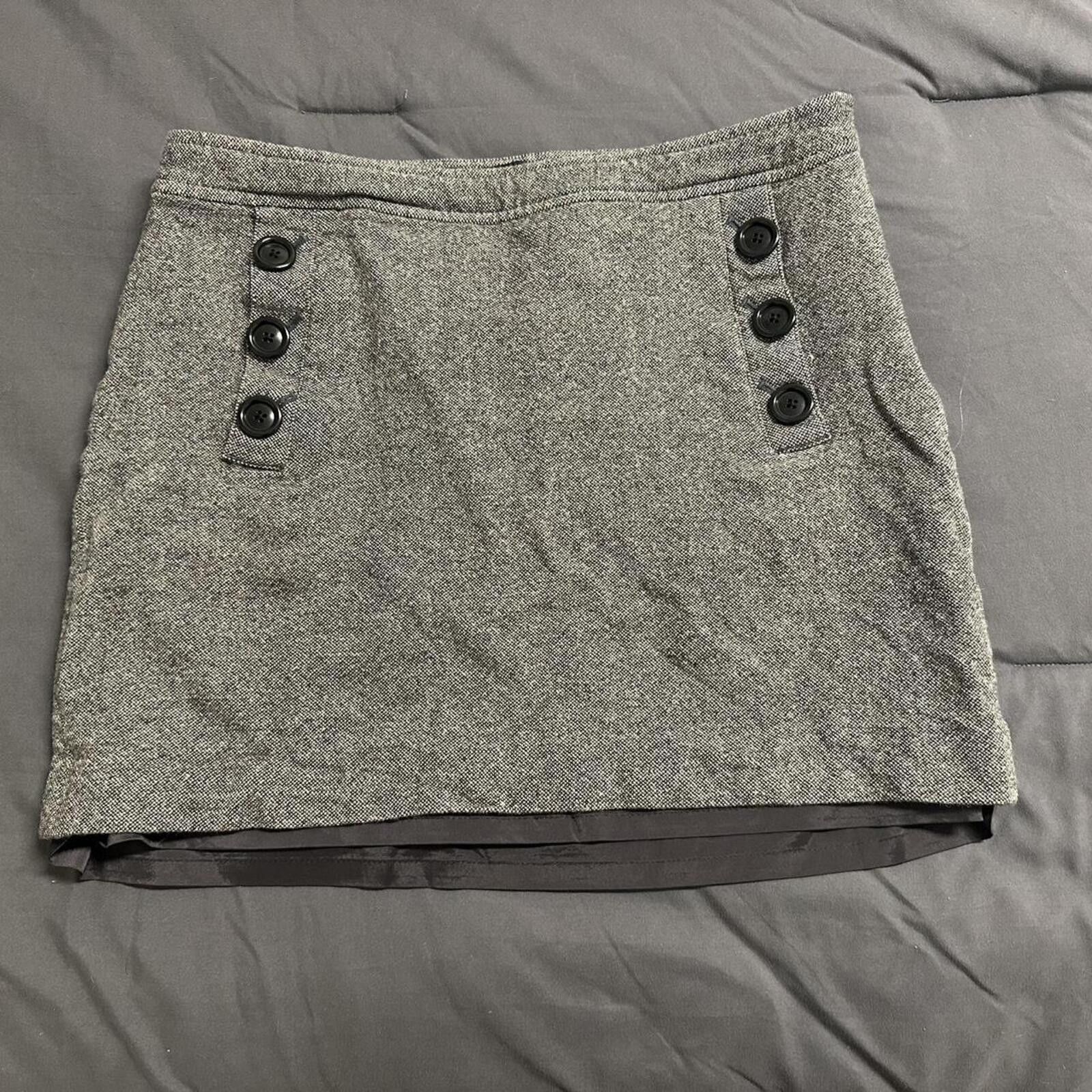 Banana Republic Banana Republic Women's Black and Grey Skirt Size 30" / US 8 / IT 44 - 1 Thumbnail