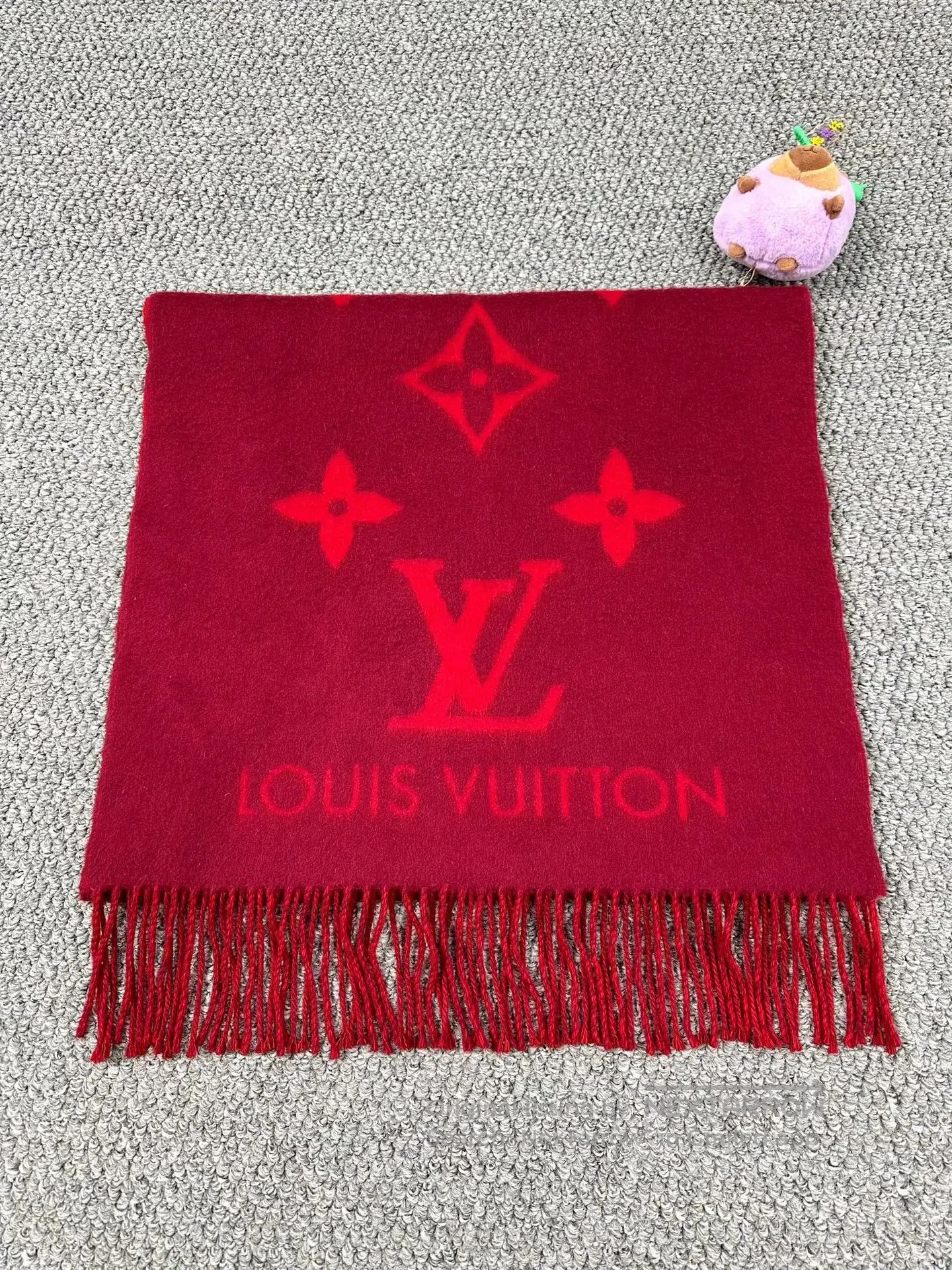 Louis Vuitton Louis Vuitton Red Logo Printed Double-sided Cashmere Scarf Size ONE SIZE - 3 Thumbnail