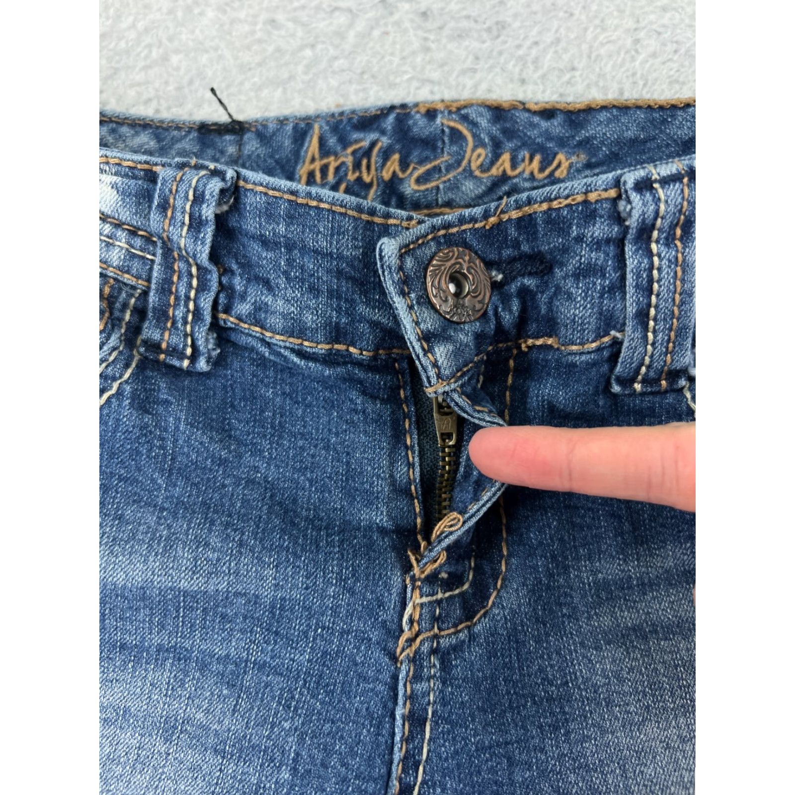 Vintage Ariya Jeans Blue Denim Distressed Flared Embroidered 5 Pocket Cotton Blend Womens Jeans Size 27" / US 4 / IT 40 - 7 Thumbnail