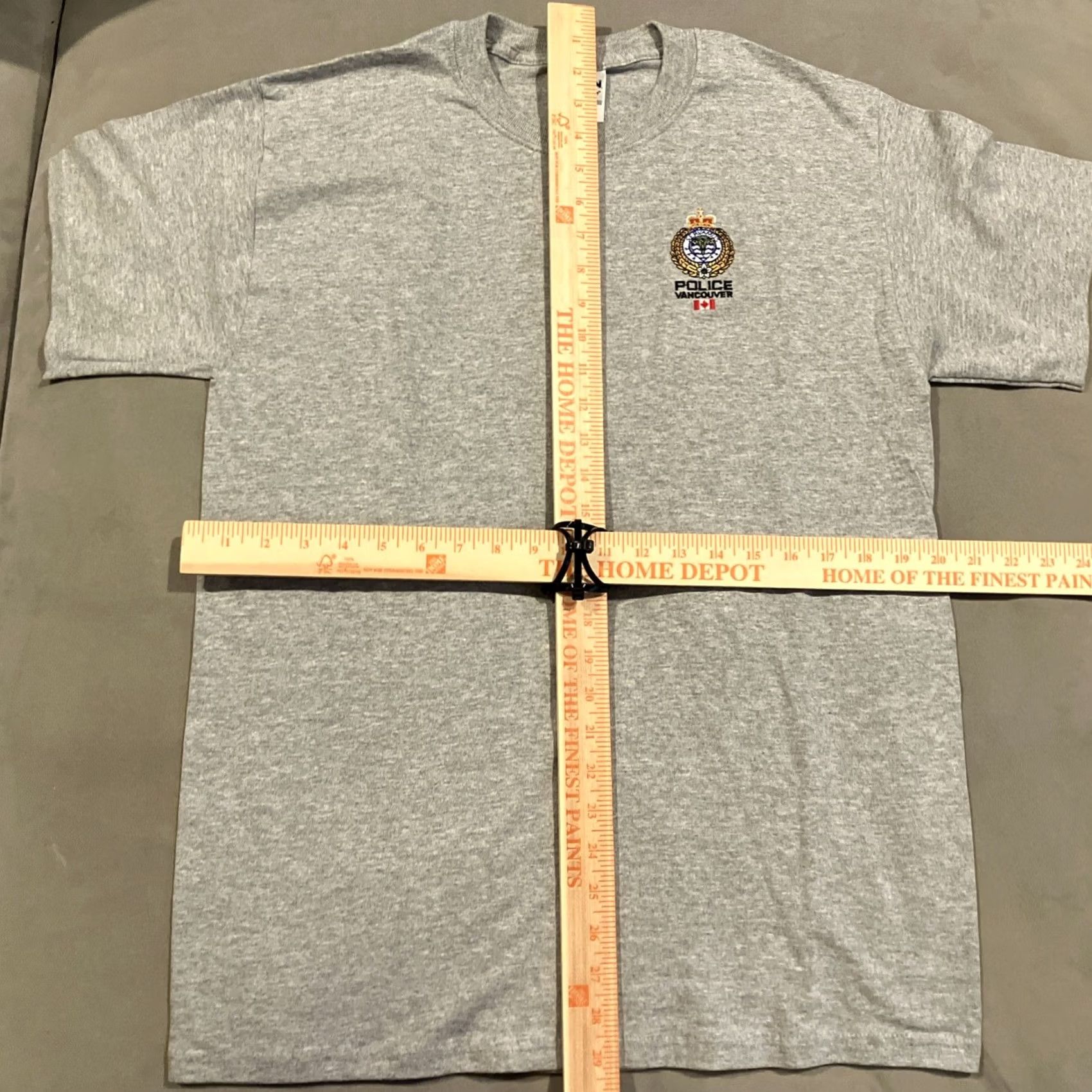 Gildan Vancouver Police Embroidered T Shirt Mens Medium Gray NWOT AWESOME Size US M / EU 48-50 / 2 - 4 Thumbnail