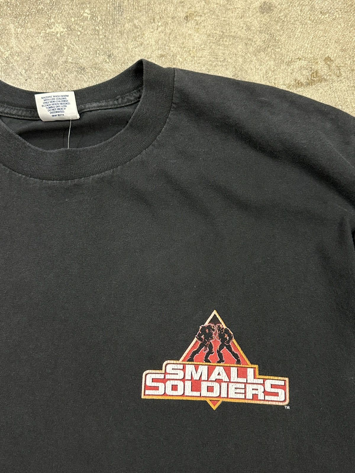 Vintage Vintage 90s Small Soldiers Movie Promo Mullet T-Shirt Size US XL / EU 56 / 4 - 6 Thumbnail