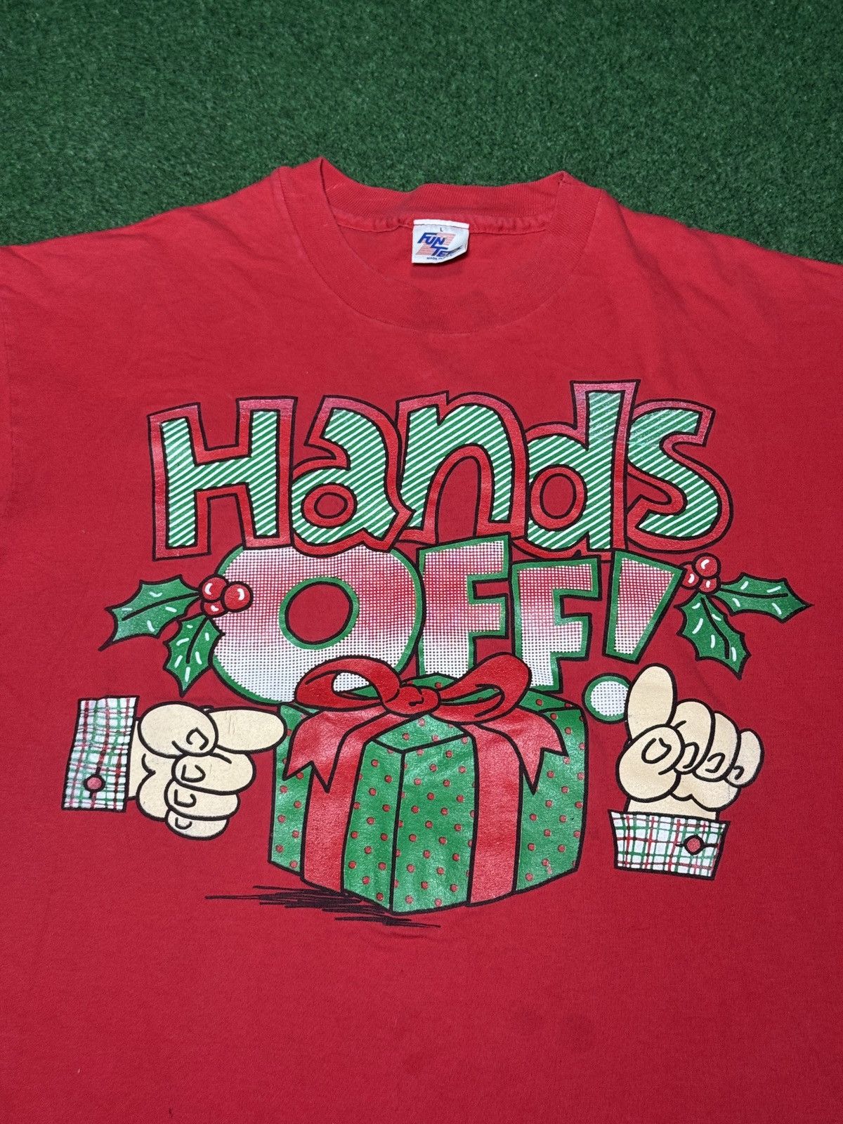 Vintage Vintage Christmas Presents Hands Off M/L Holiday T Shirt Size L / US 10 / IT 46 - 2 Thumbnail