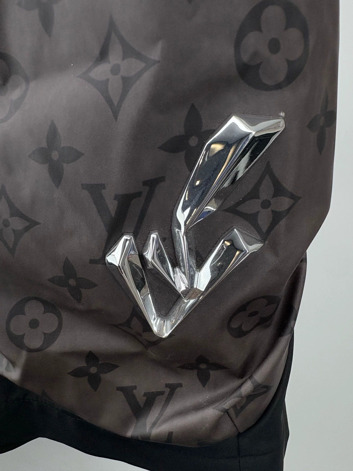 Louis Vuitton LOUIS VUITTON LV2054 Thermal Induction Monogram Logo Shorts Size 26" / US 2 / IT 38 - 6 Thumbnail