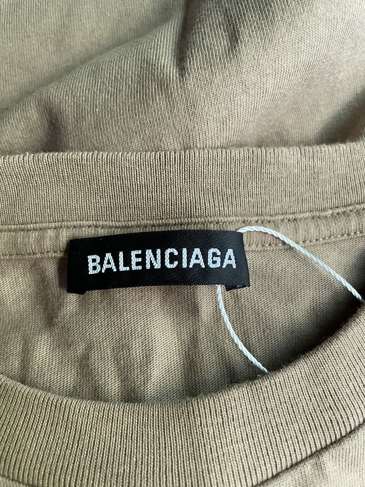 Balenciaga Balenciaga Beige Crest Logo T Shirt Size US S / EU 44-46 / 1 - 6 Thumbnail