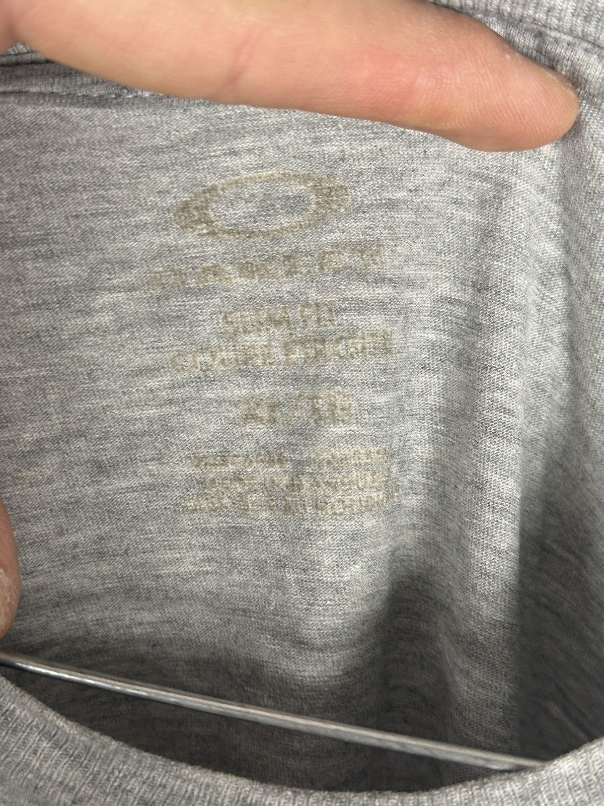 Japanese Brand Mens Vintage Oakley T Shirt centre logo Y2K rare streetwear Size US M / EU 48-50 / 2 - 3 Thumbnail