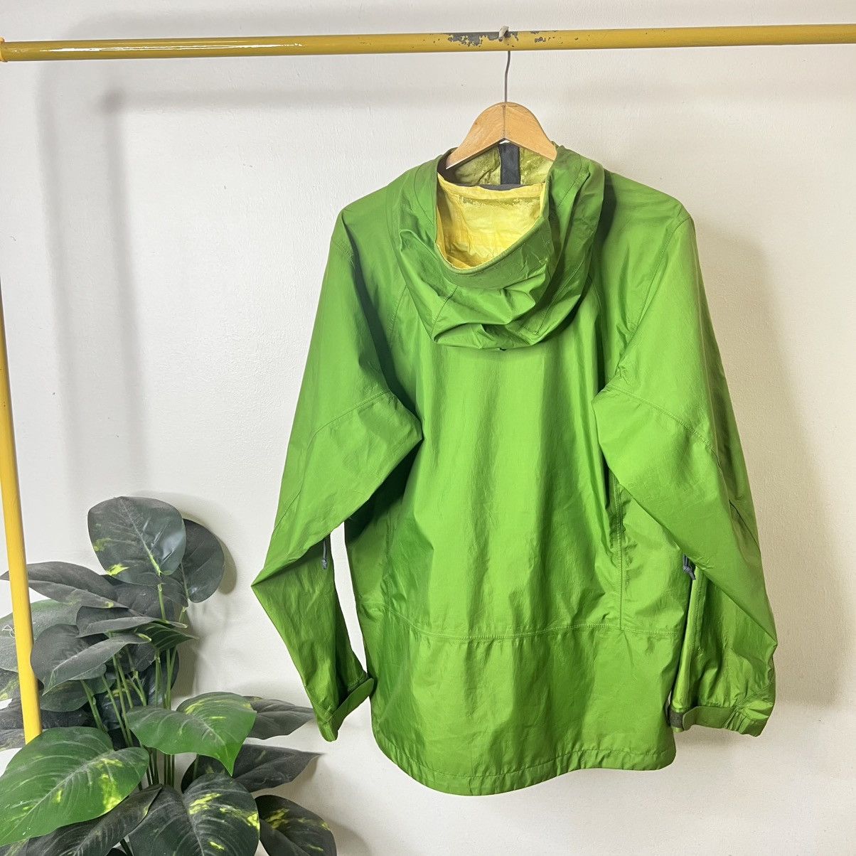 Montbell Montbell Outdoor Rain Hiker Waterproof Mountain Parka Jacket Size US L / EU 52-54 / 3 - 8 Thumbnail