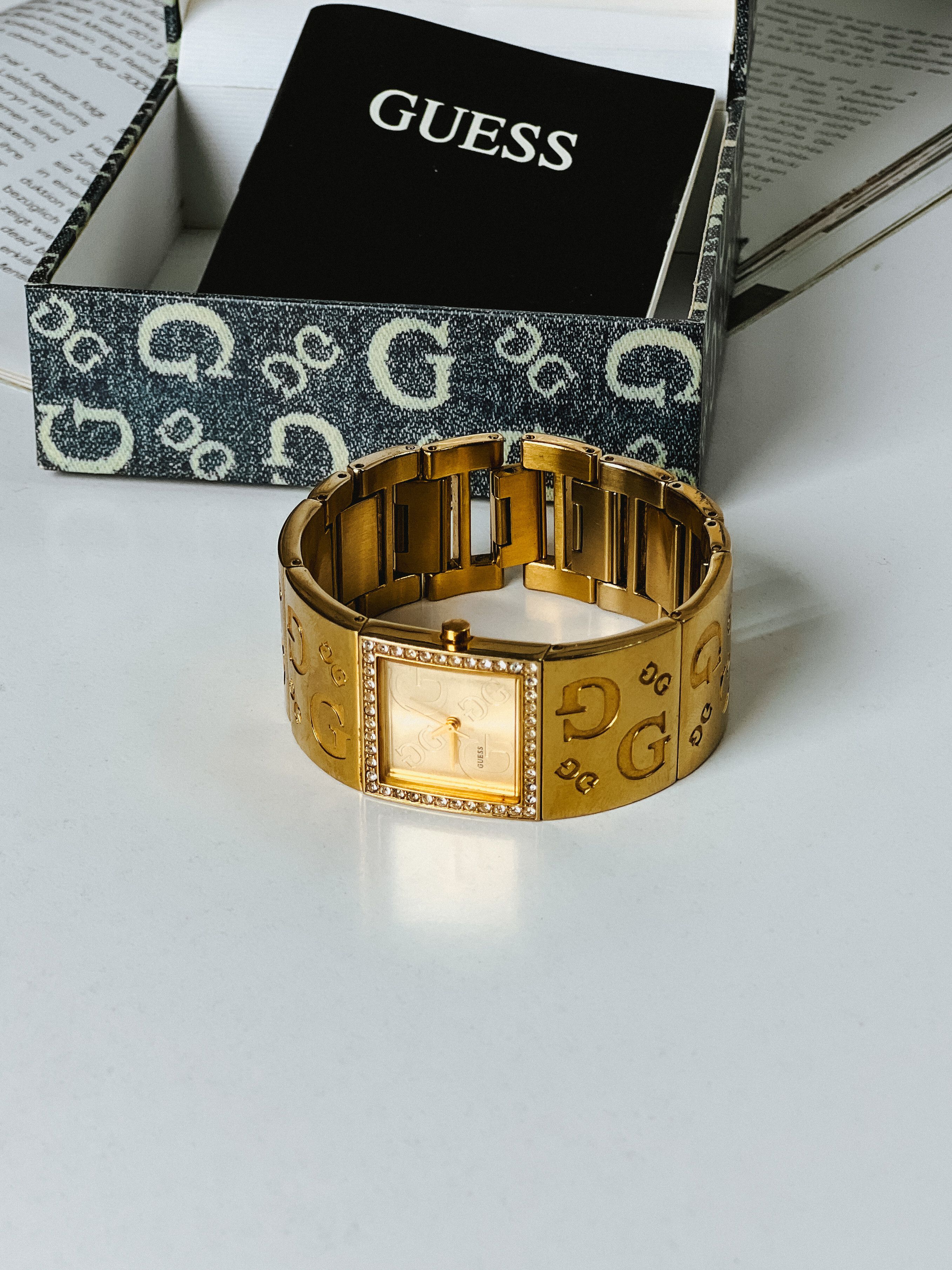 Guess GUESS VINTAGE LADIES GOLD ANALOGUE WRISTWATCH 180340L1 Size ONE SIZE - 4 Thumbnail