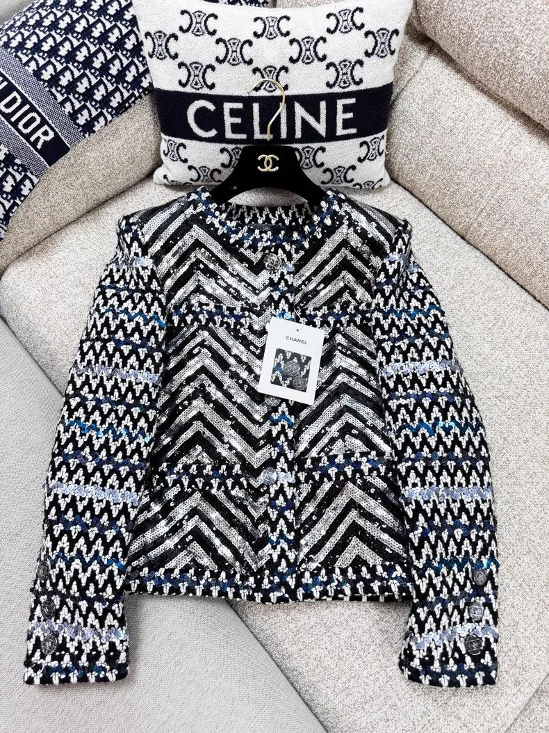 Chanel Chanel Thick tweed full sequin embroidery v-pattern wavy c Size XXS / US 00 / IT 34 - 2 Thumbnail