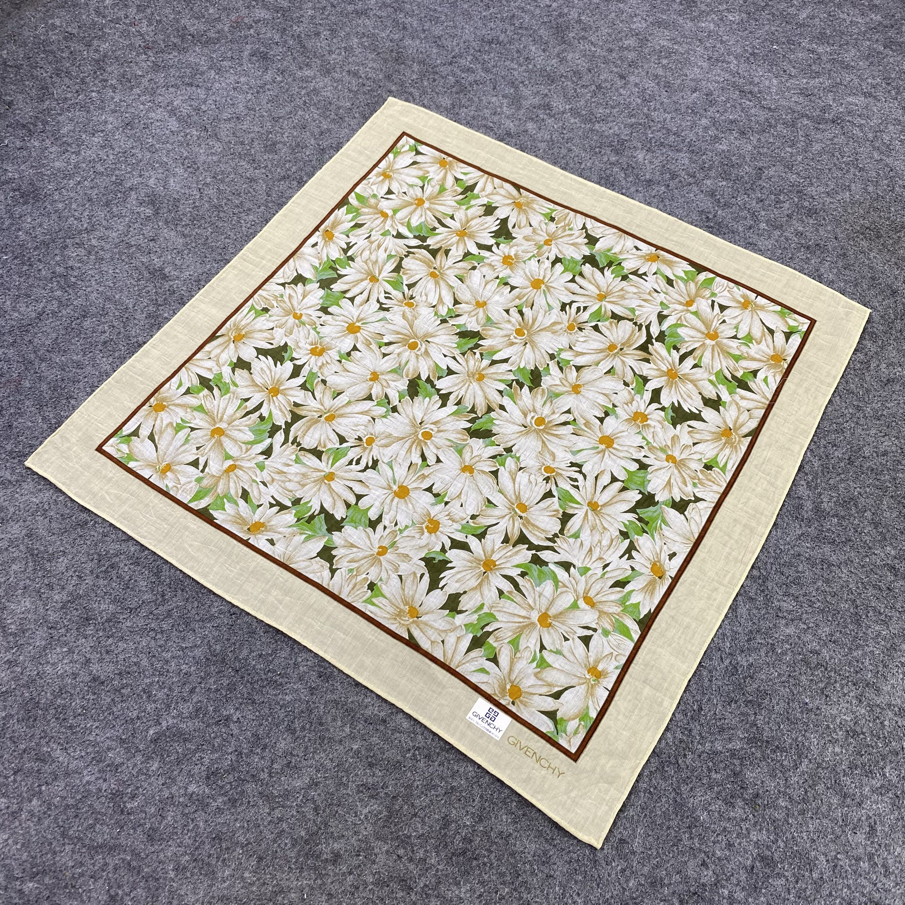 Givenchy Givenchy Handkerchief / Bandana / Neckerchief-B2317 Size ONE SIZE - 4 Thumbnail