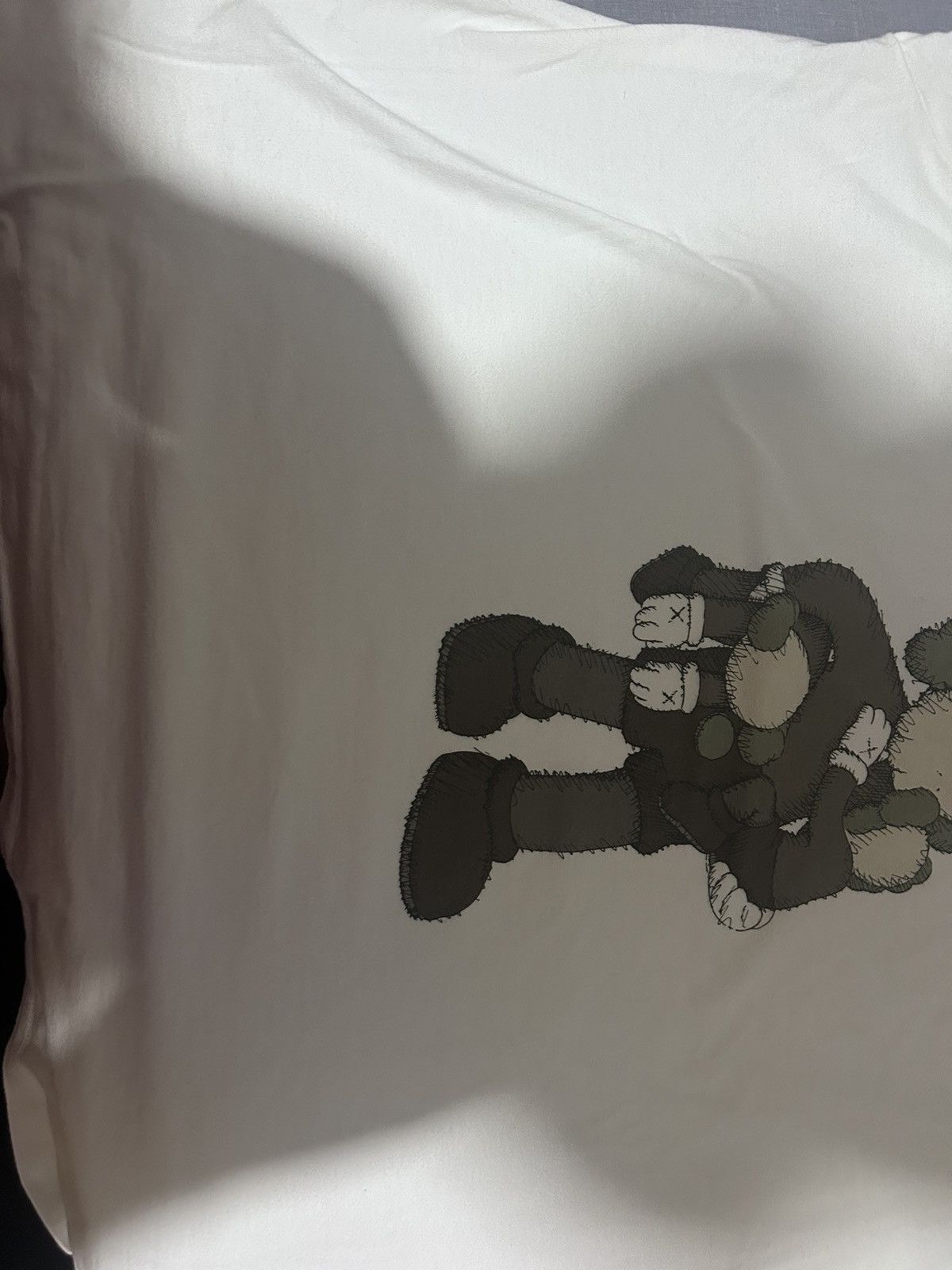 Kaws × Uniqlo Kaws Uniqlo Tee Size US L / EU 52-54 / 3 - 3 Thumbnail