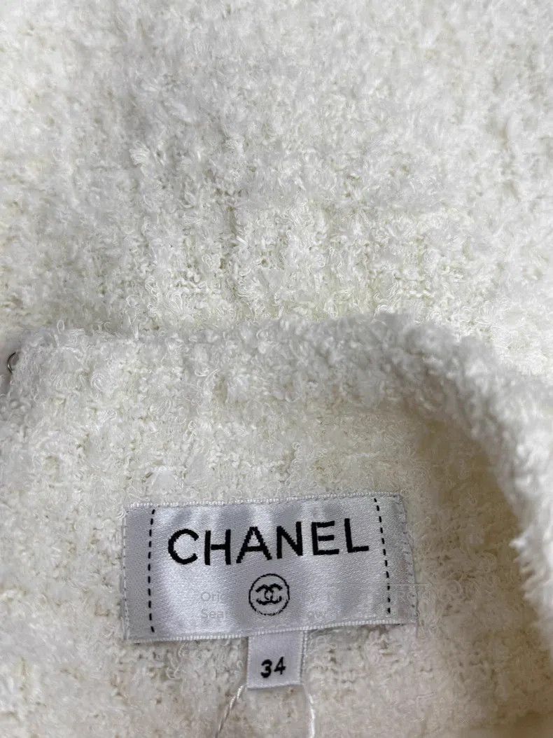 Chanel Chanel White tweed two-pocket skirt Size 42" / US 20 - 4 Thumbnail