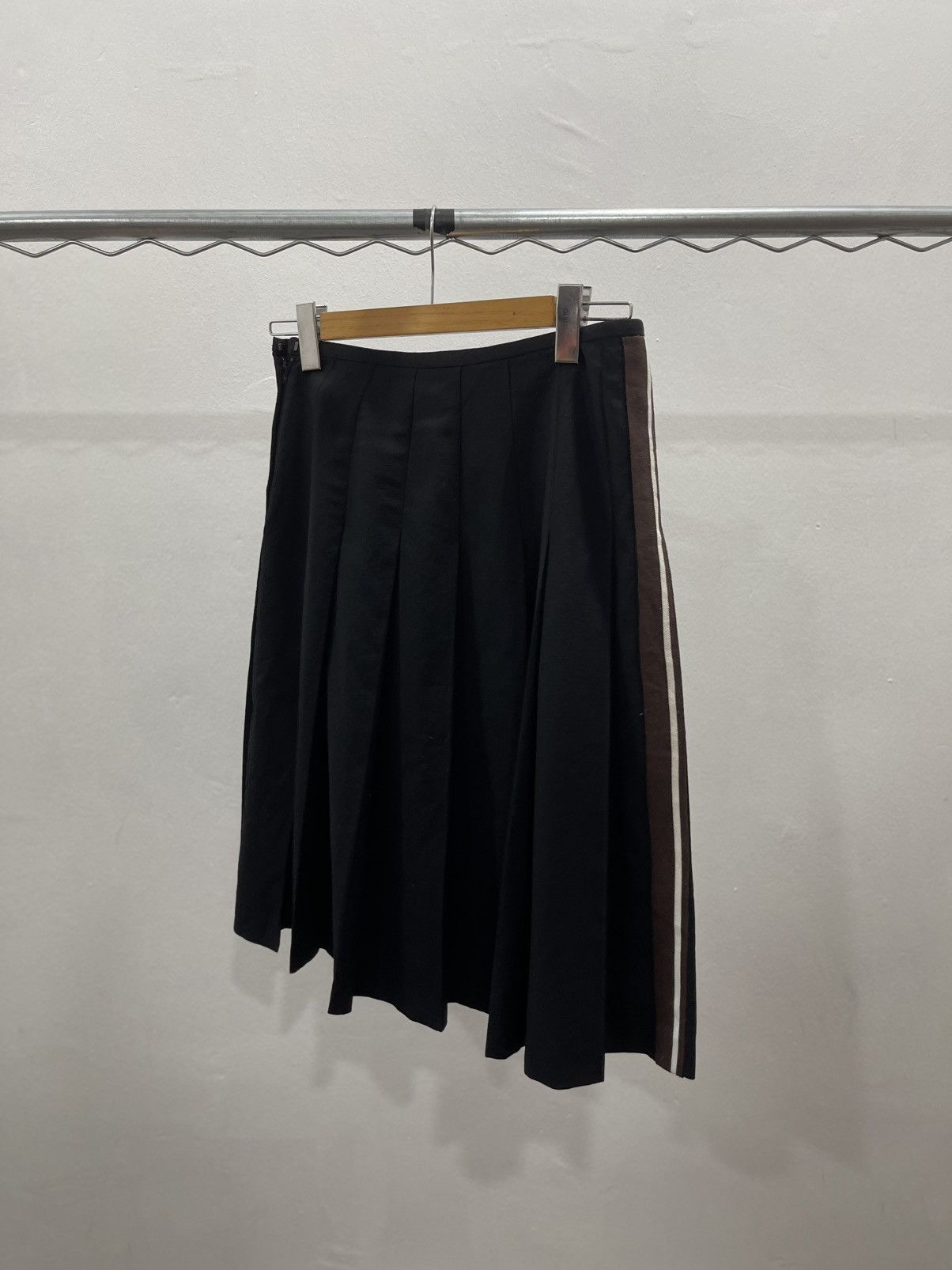 Comme des Garcons Robe de Chambre Comme des Garcons Black Wool Pleated Skrit Size 28" / US 6 / IT 42 - 1 Thumbnail