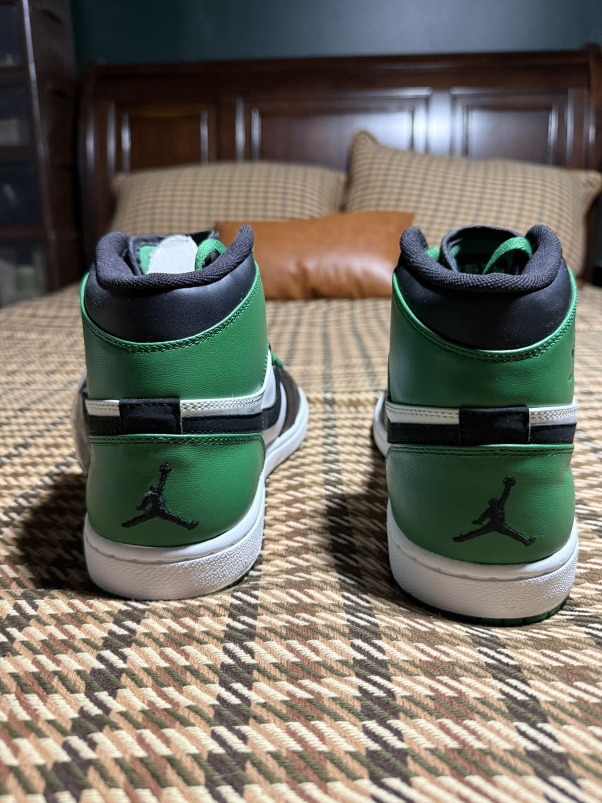 Jordan Brand Air Jordan Retro 1 Defining Moments Celtics (DMP) Size US 10 / EU 43 - 4 Thumbnail