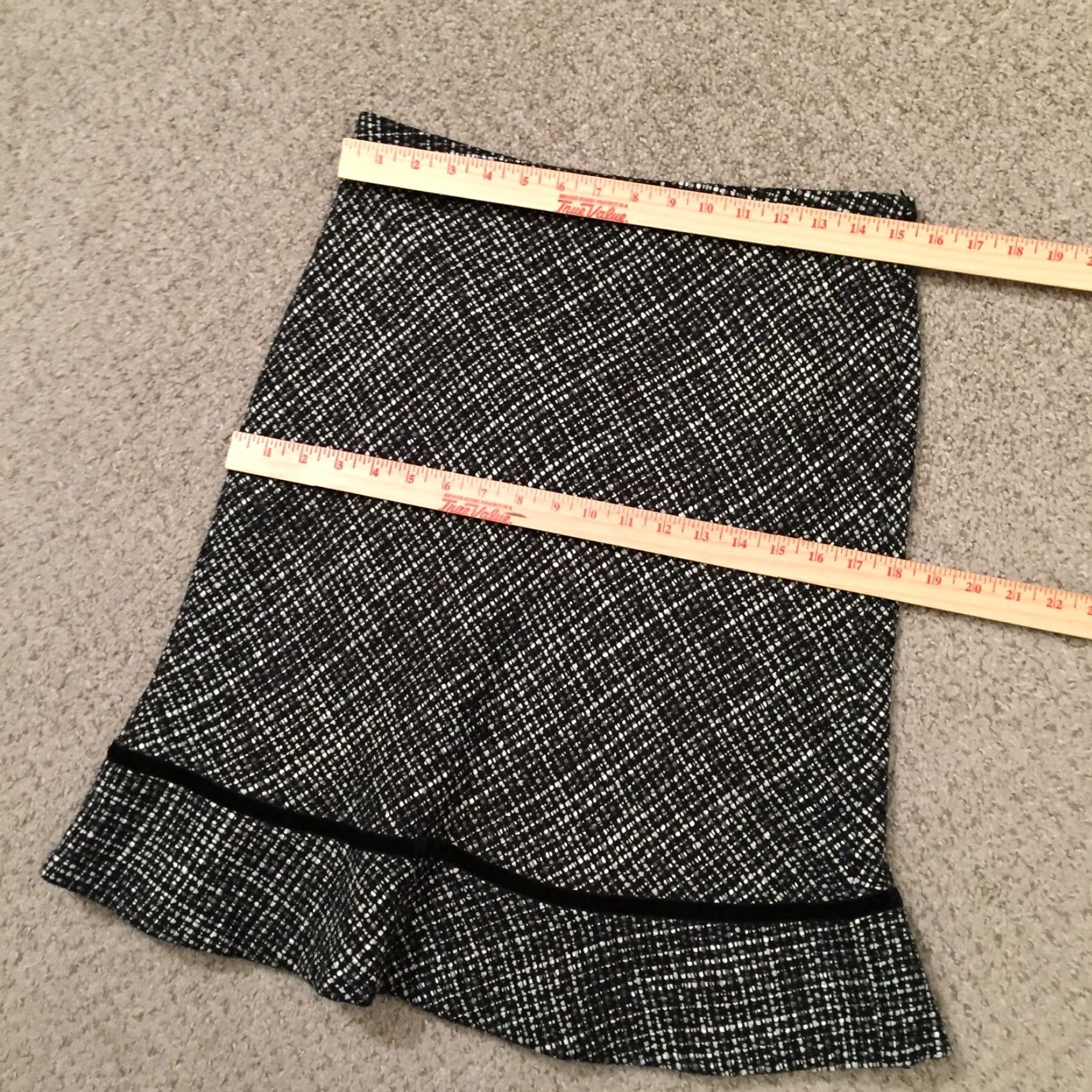 Gap Gap Skirt Women Size 6 Plaid Midi Trumpet Lined Black Gray Size 28" / US 6 / IT 42 - 2 Thumbnail